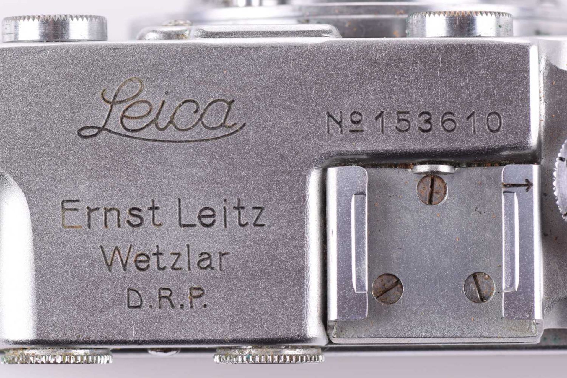 A Leitz Wetzlar Leica III Rangefinder camera, 35 mm, 1935, in original fitted leather case, serial - Bild 6 aus 14