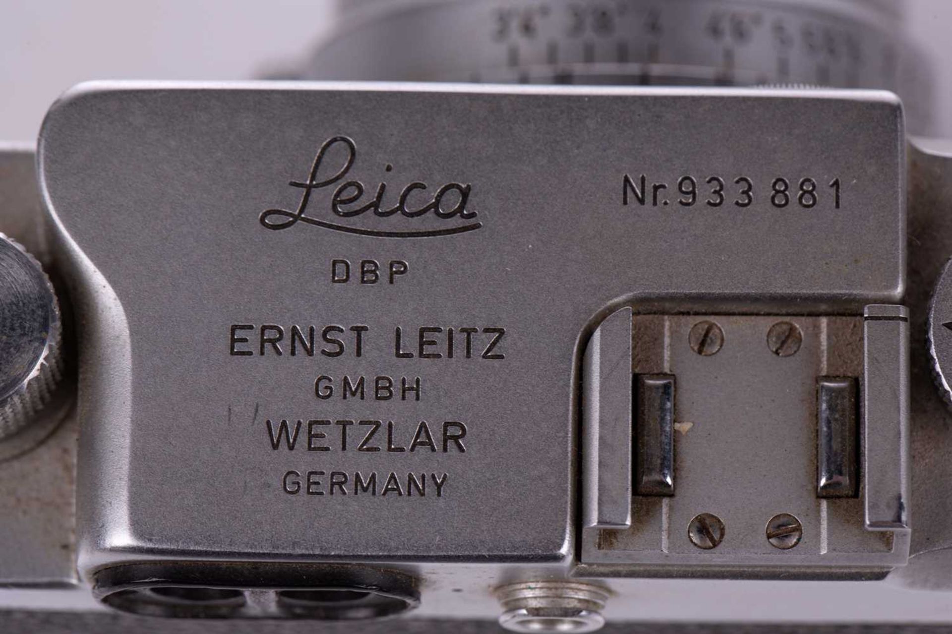 A 1958 Leica DBP Ernst Leitz GMBH Wetzlar IIIg camera, (No 933881), with Ernst Leitz GMBH Wetzlar - Image 11 of 20