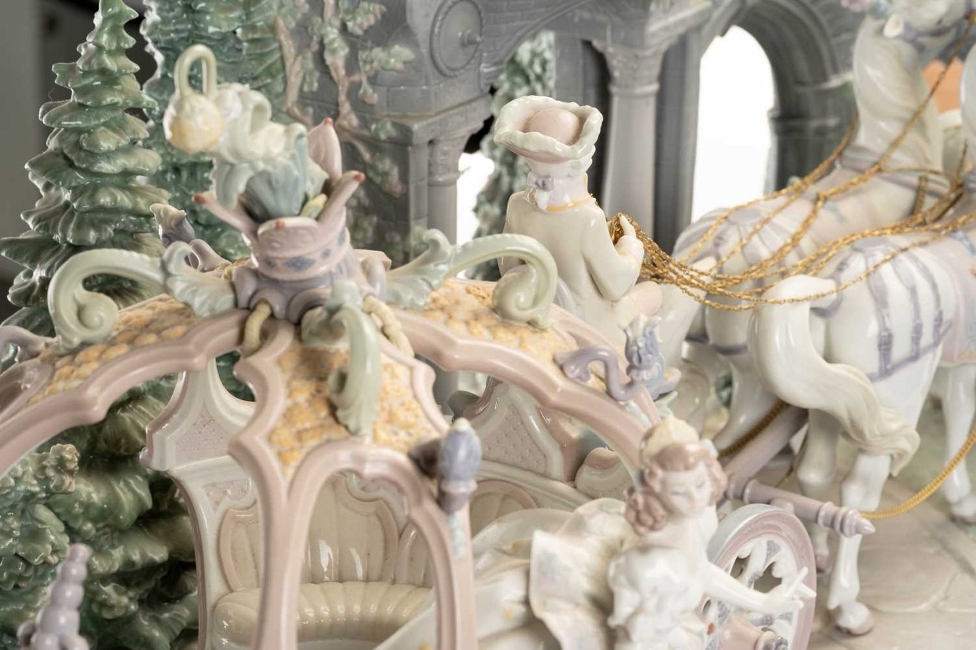 A large and impressive Lladro figure group, 'Cinderella's Arrival' No 263 (edition of 1,500?) - Image 5 of 18