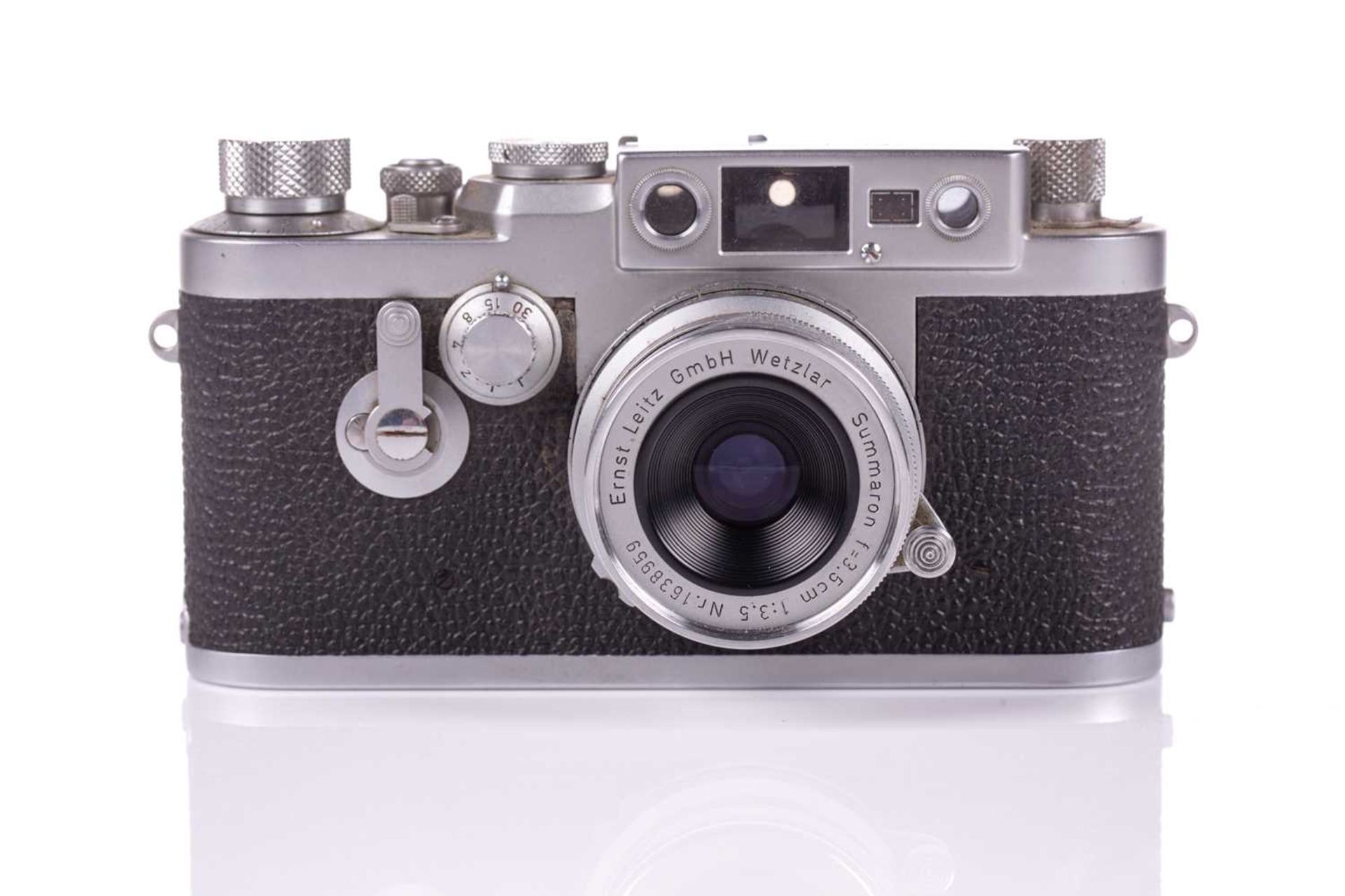 A 1958 Leica DBP Ernst Leitz GMBH Wetzlar IIIg camera, (No 933881), with Ernst Leitz GMBH Wetzlar - Image 3 of 20