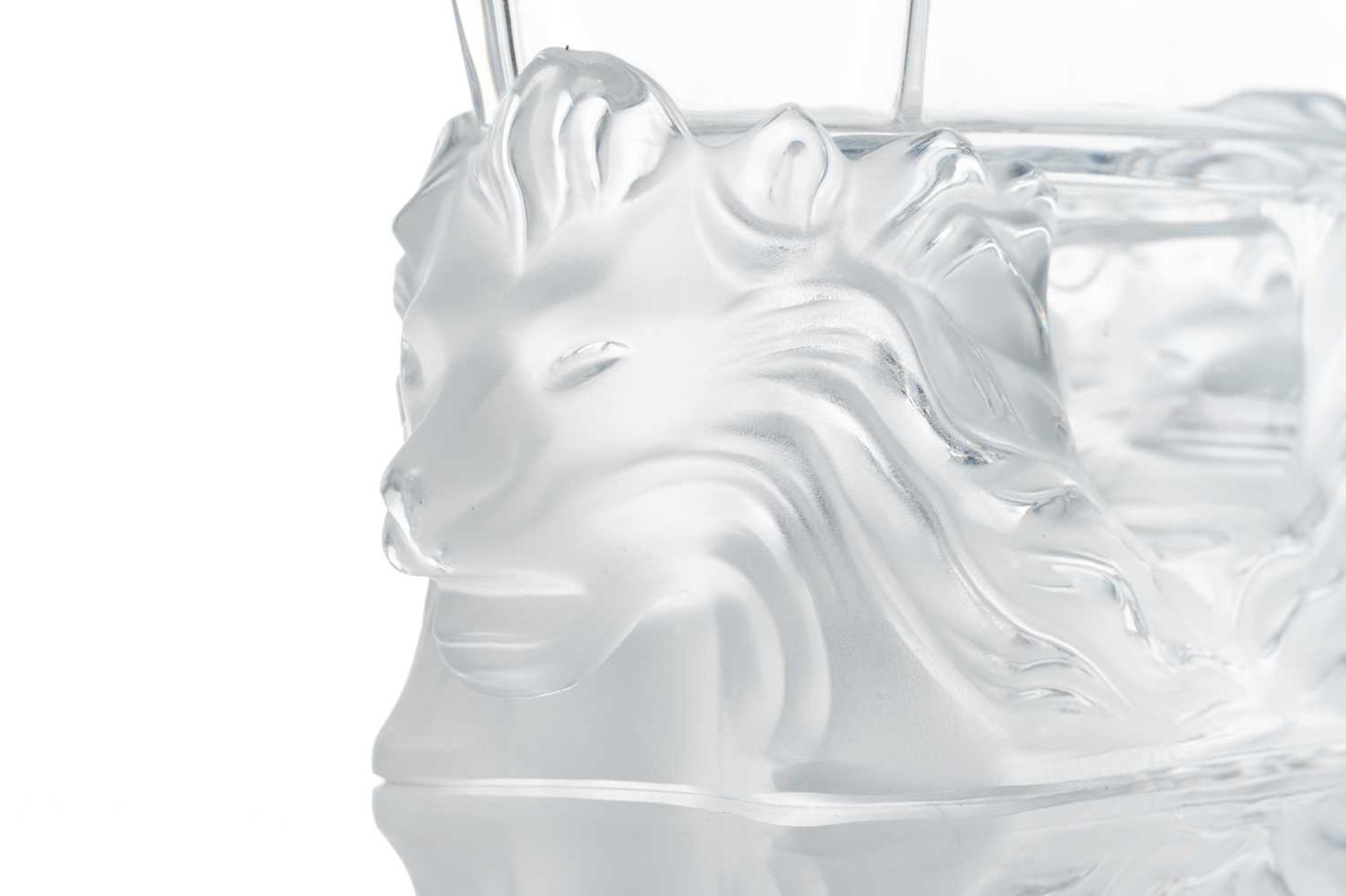 A Lalique frosted and clear glass 'Venise' vase, with lion heads in profile, etched 'Lalique France' - Bild 6 aus 9