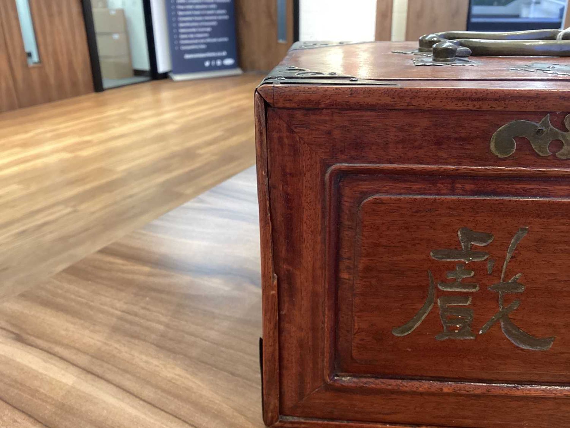 A Chinese Mahjong set, late Qing/early 20th century, complete with numerous bone sticks and bamboo - Image 16 of 18