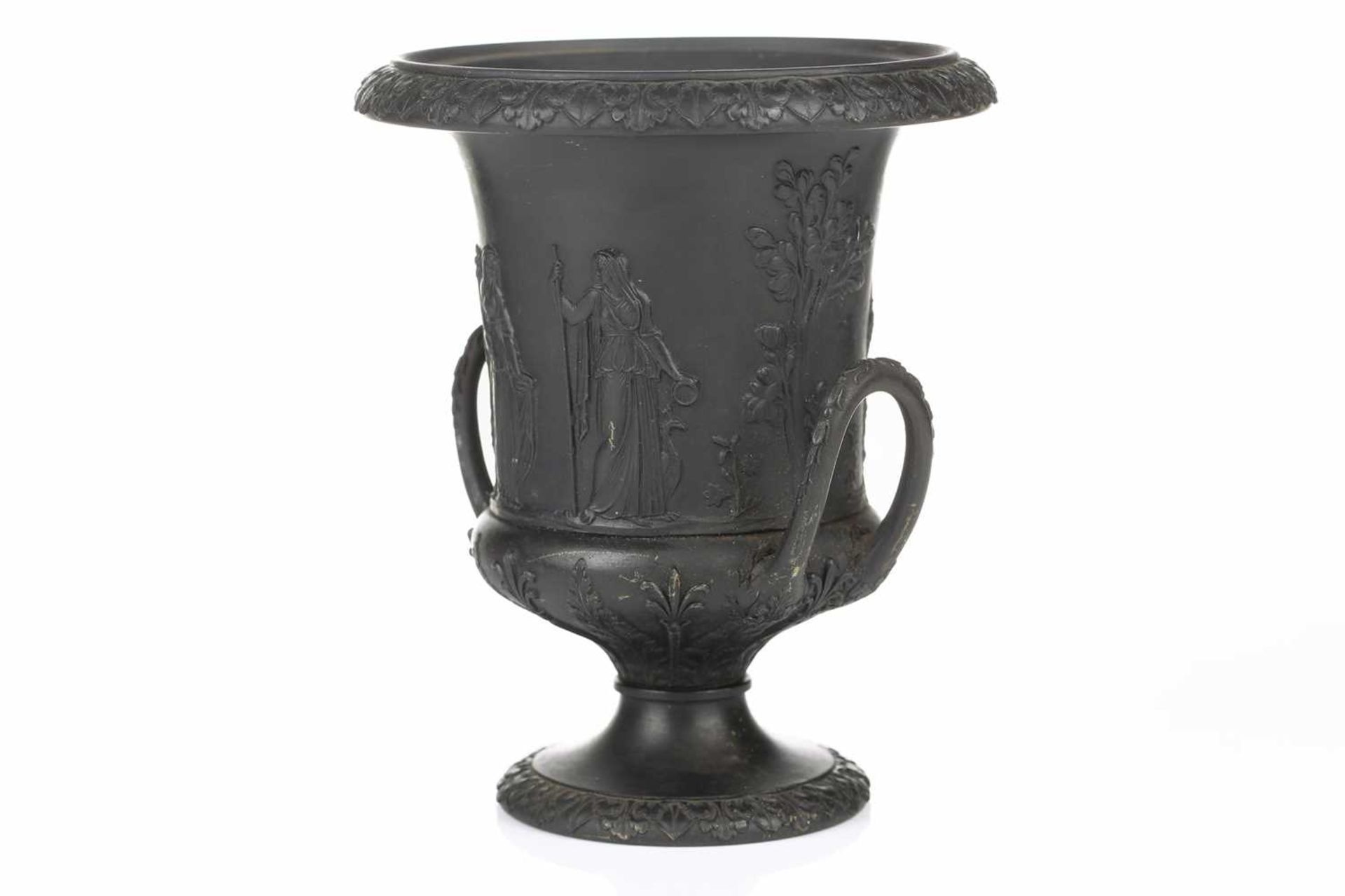 A 19th century Wedgwood black basalt urn of Campagna form, relief decorated with neo-classical - Bild 5 aus 11