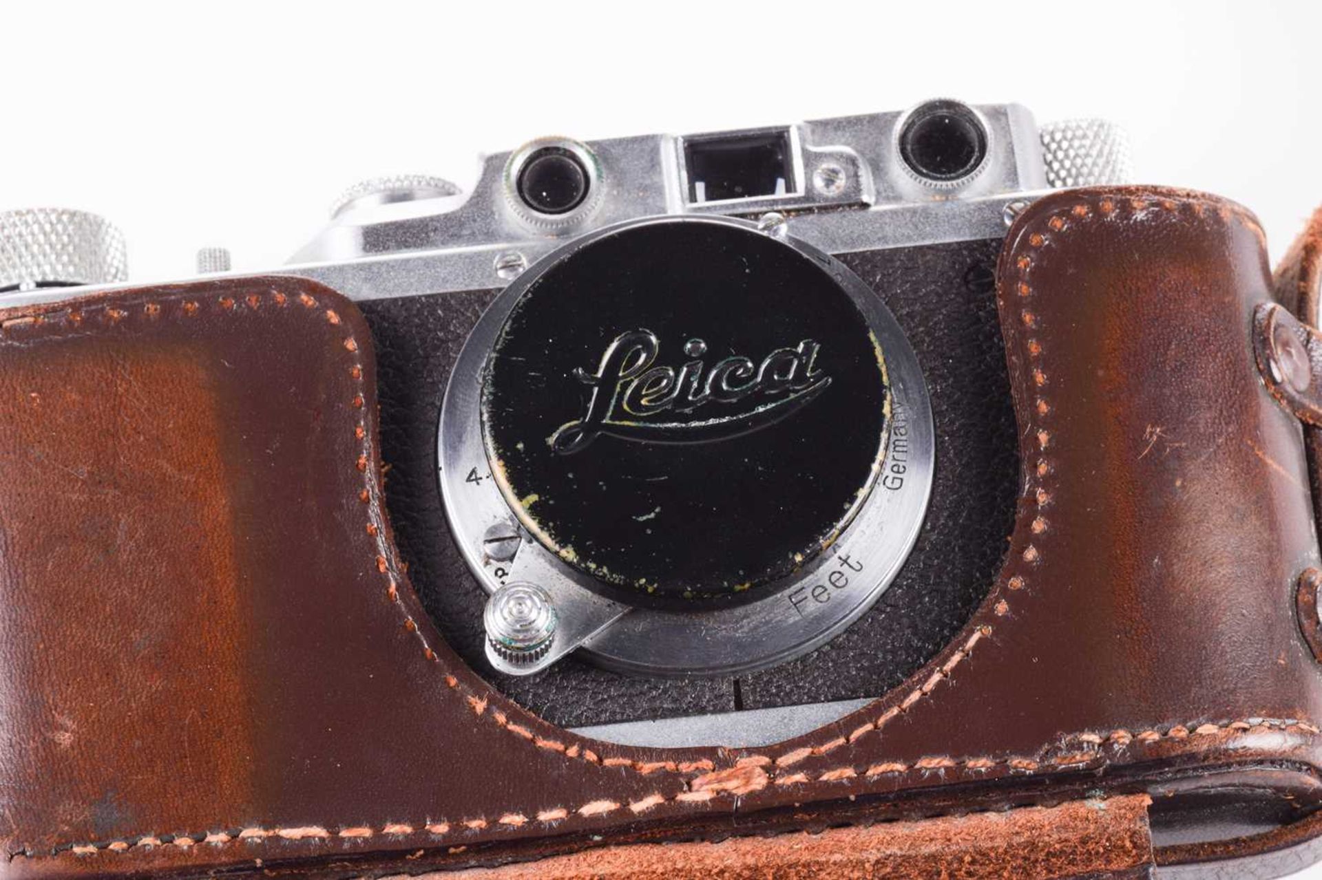 A Leitz Wetzlar Leica III Rangefinder camera, 35 mm, 1935, in original fitted leather case, serial - Image 11 of 14