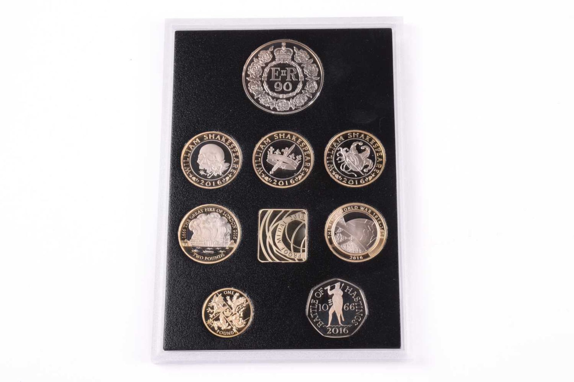 A collection of boxed Royal Mint proof coin sets to include, 2012, 2015, 2014, 2018, 2013, and - Bild 29 aus 36