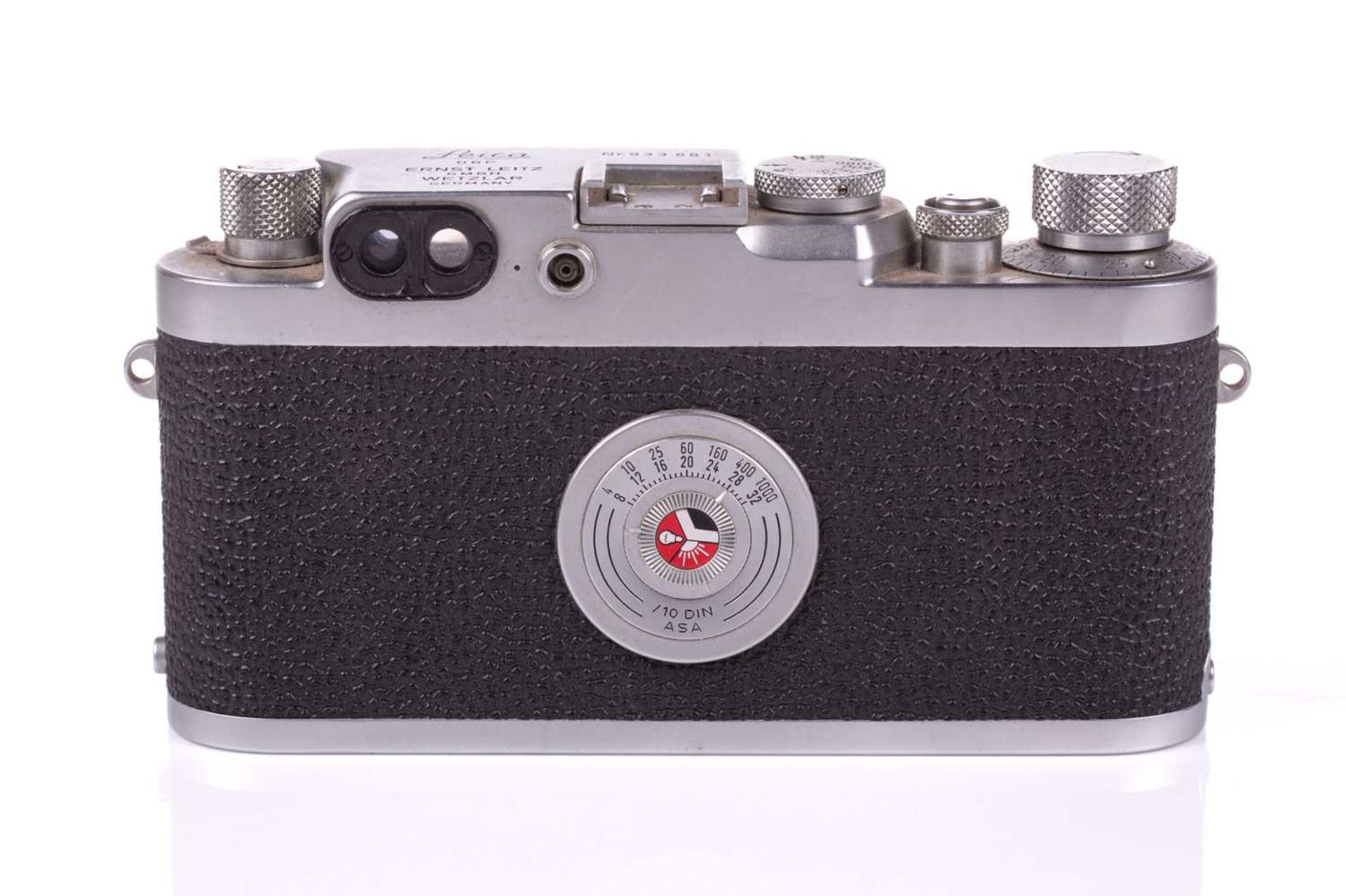 A 1958 Leica DBP Ernst Leitz GMBH Wetzlar IIIg camera, (No 933881), with Ernst Leitz GMBH Wetzlar - Image 8 of 20