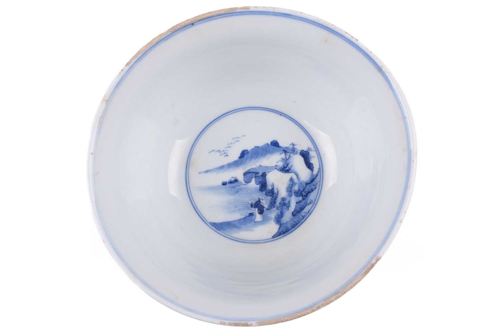A Chinese blue and white Kangxi style porcelain bowl, with a slightly everted rim painted with - Bild 6 aus 20