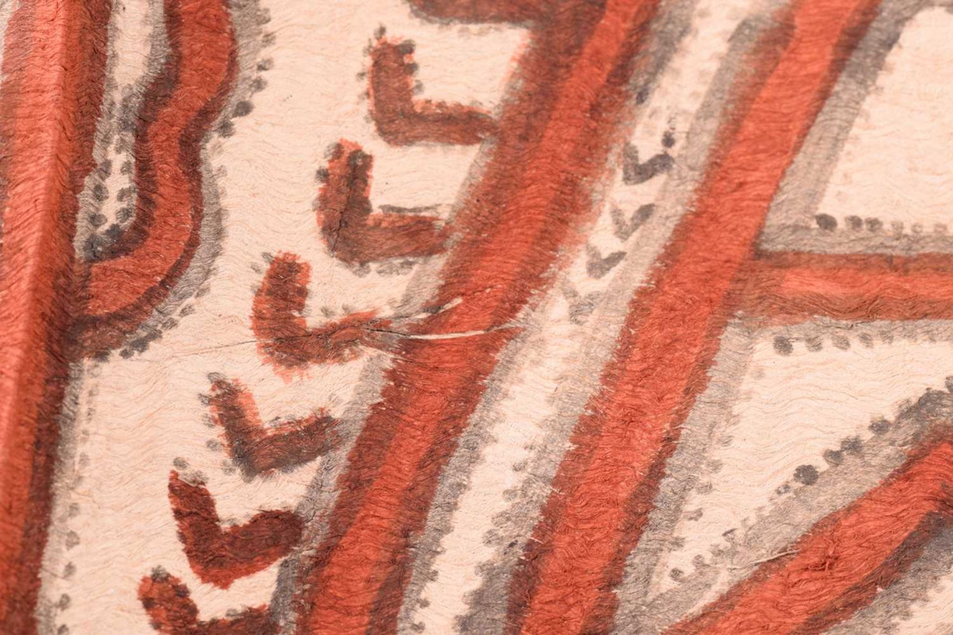 A Papua New Guinea Tapa Cloth rectangular panel worked in stylized hooked hearts and insects in - Bild 10 aus 10