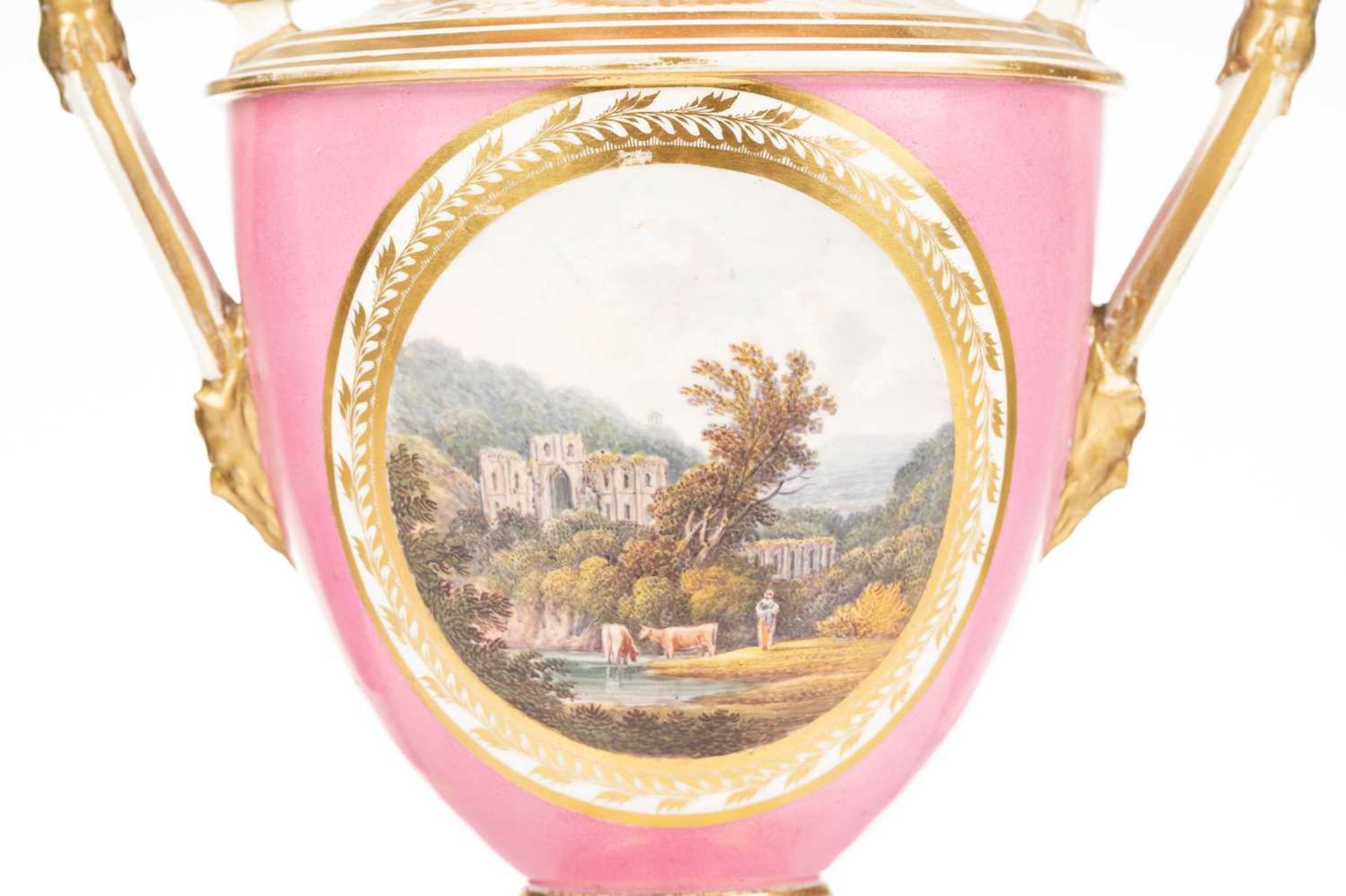 A 19th-century Derby porcelain twin-handled vase, with a hand-painted view of Rievaulx Abbey, - Bild 3 aus 9