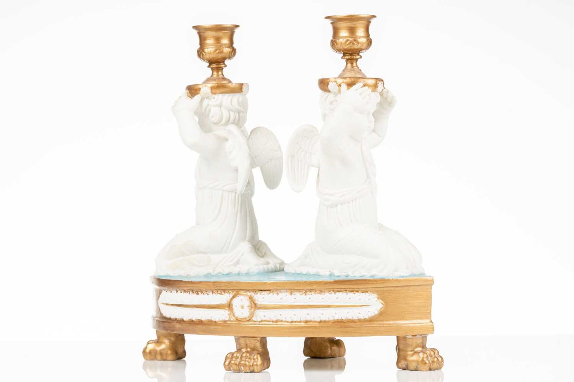 A 19th-century Jacquet et Nedonchelle (Bruxelles) porcelain double candlestick, formed with kneeling - Bild 3 aus 7