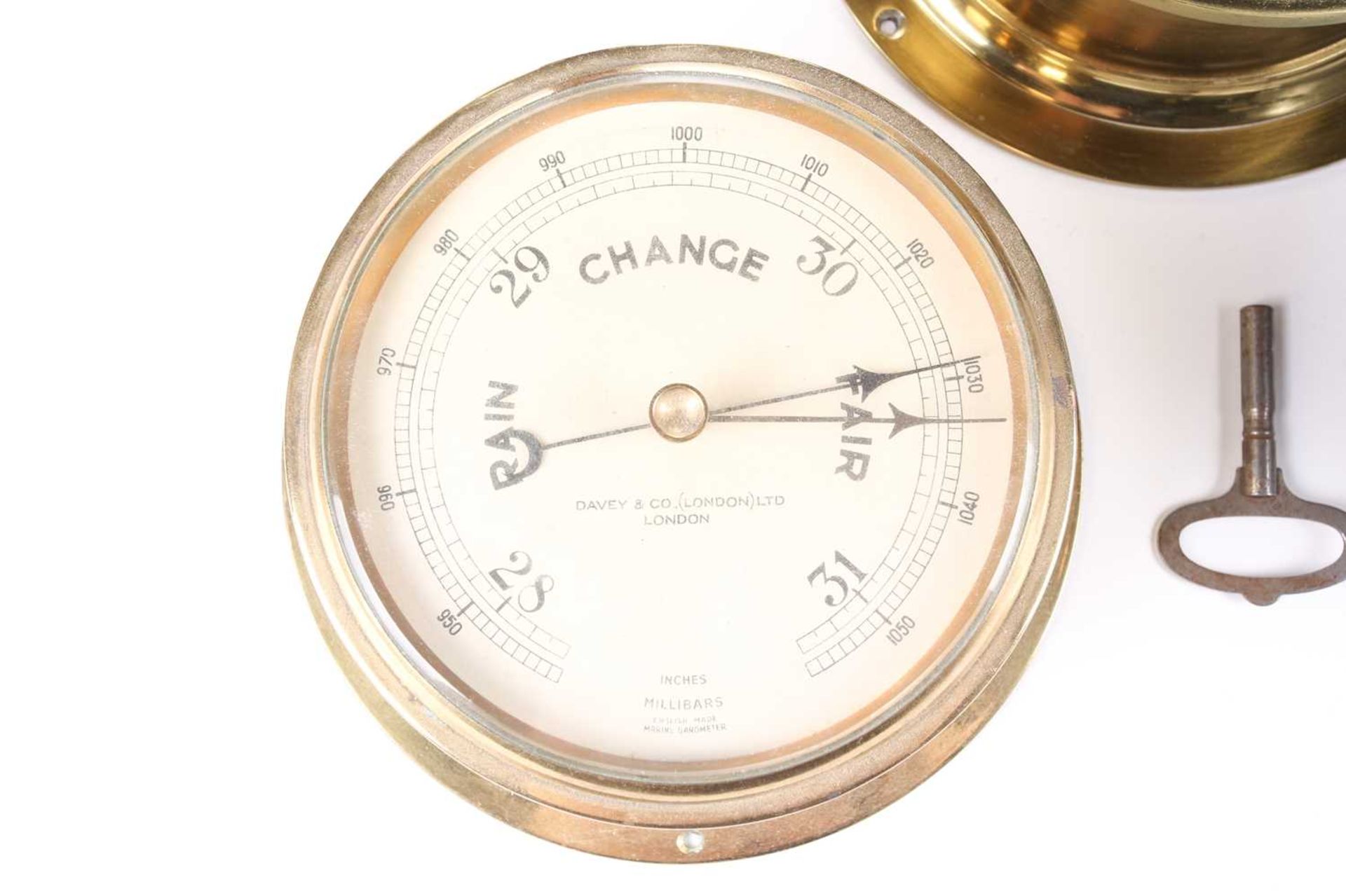 An early 20th century brass cased ships clock, fitted with bayonet bezel, 15cm dial; Davey & Co ( - Bild 6 aus 6