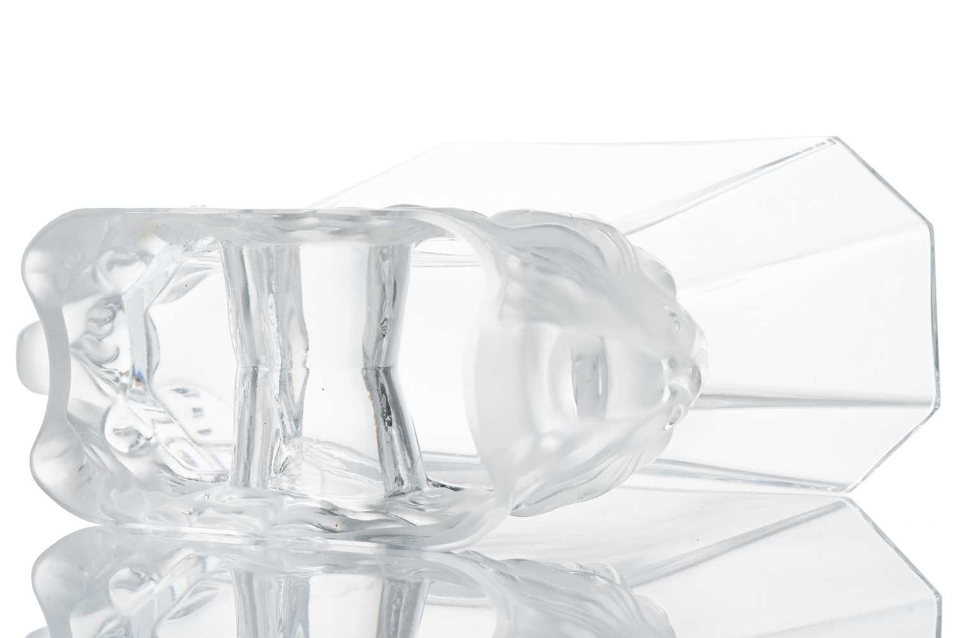 A Lalique frosted and clear glass 'Venise' vase, with lion heads in profile, etched 'Lalique France' - Bild 7 aus 9