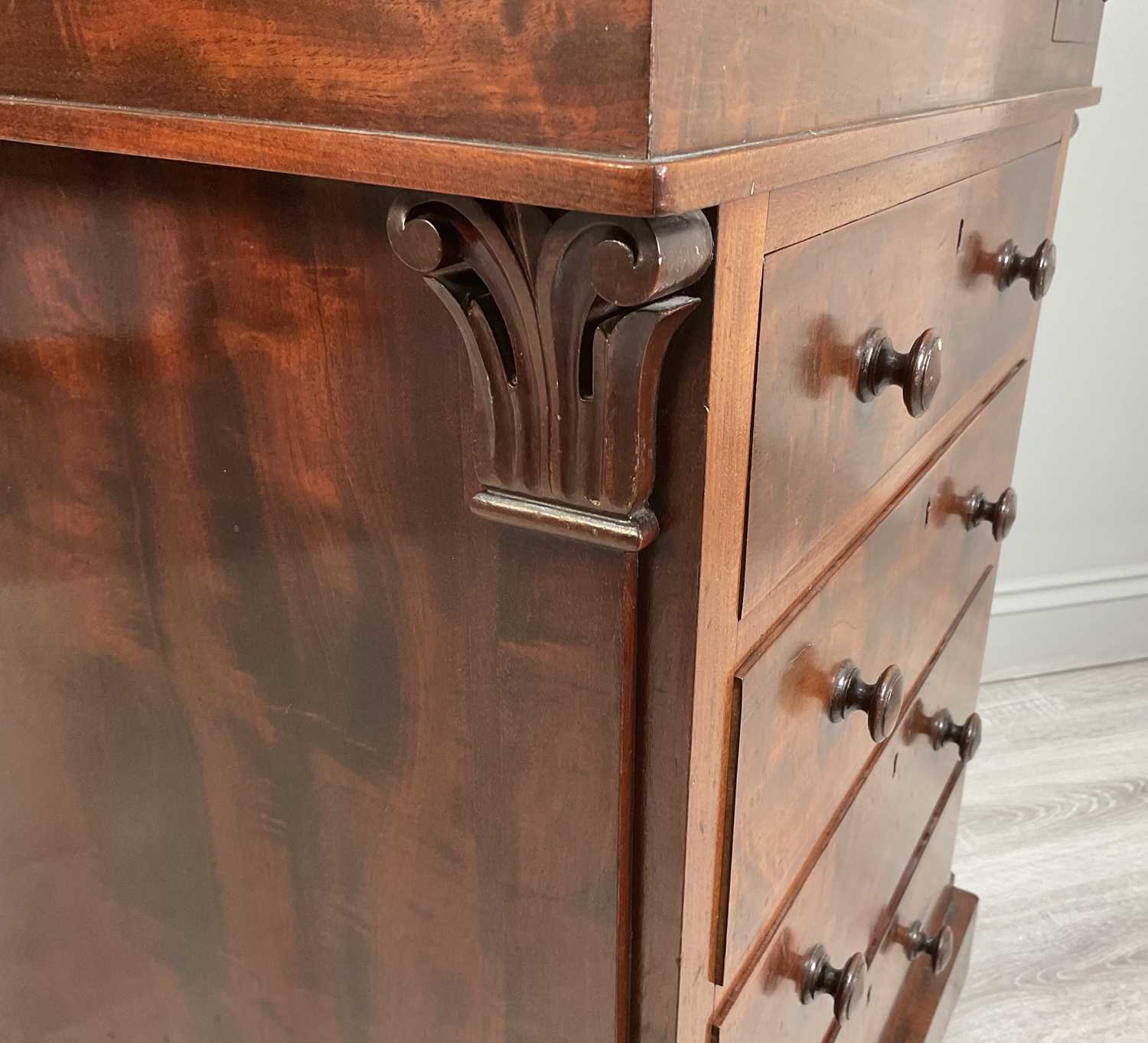 An early Victorian mahogany Davenport desk with a sliding leather inset and fitted top section above - Image 6 of 7