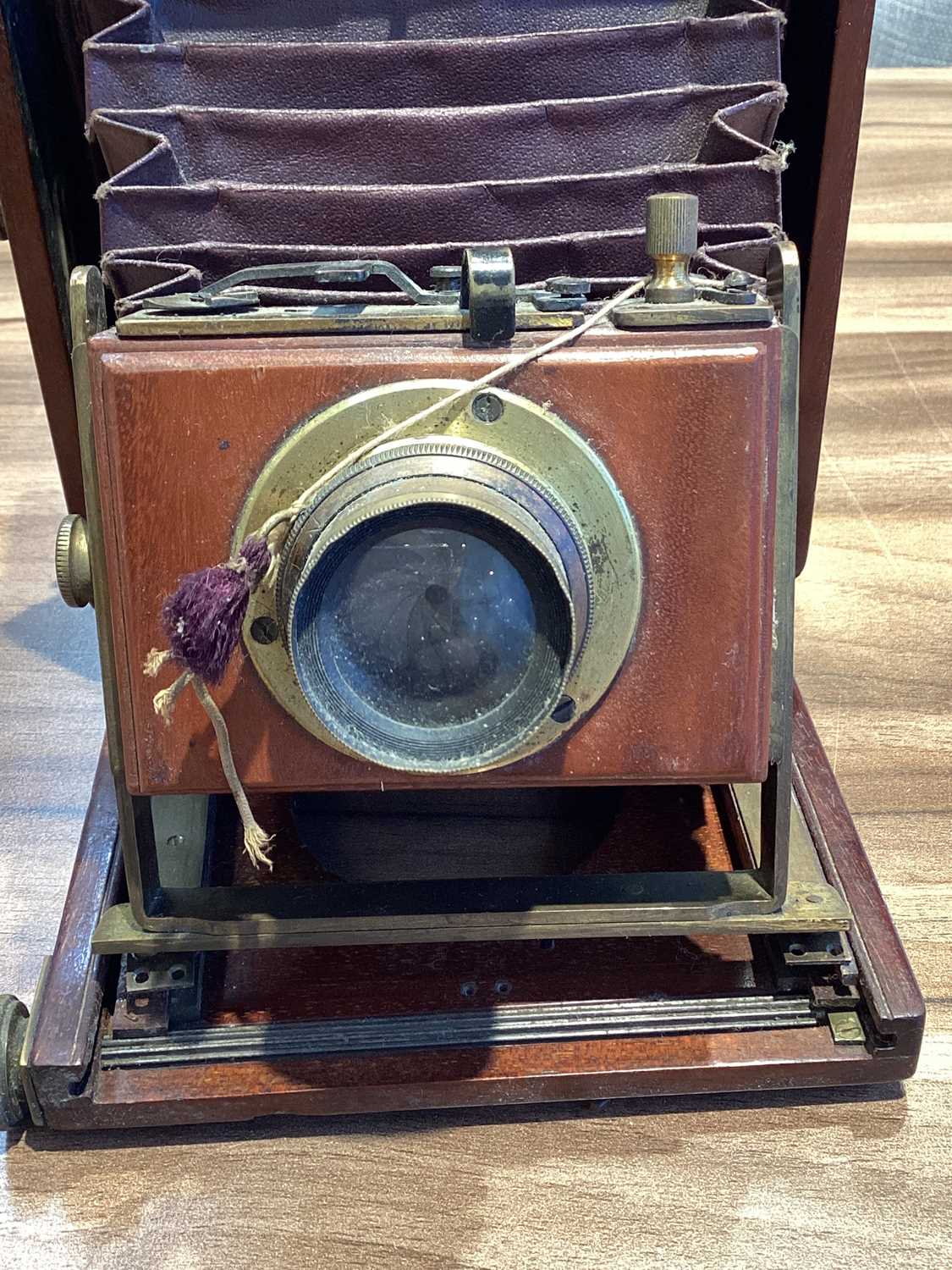 A collection of Edwardian and later cameras, to include a Linhof Technika of Germany standard 5 x - Image 30 of 31