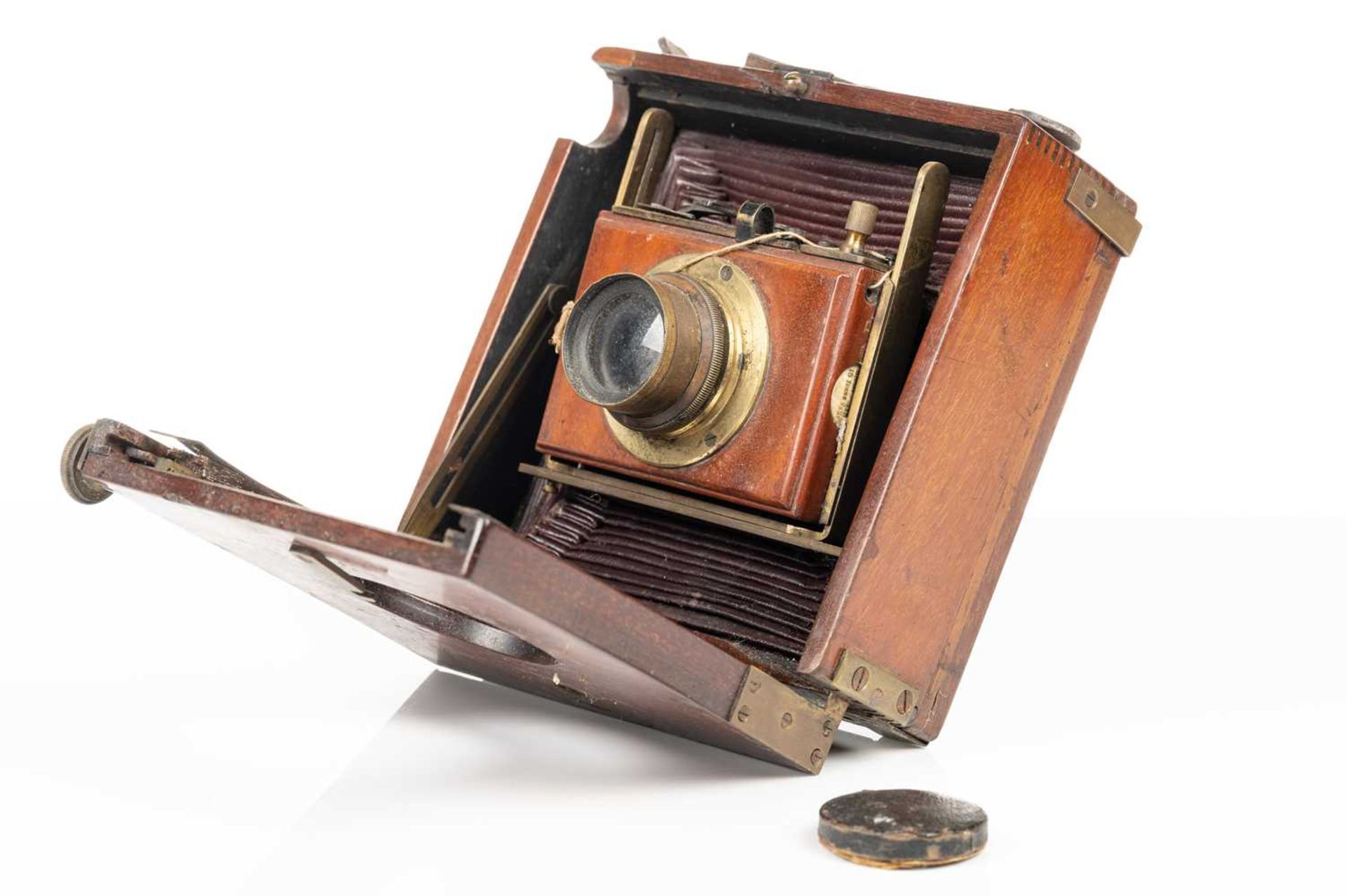 A collection of Edwardian and later cameras, to include a Linhof Technika of Germany standard 5 x - Image 19 of 31