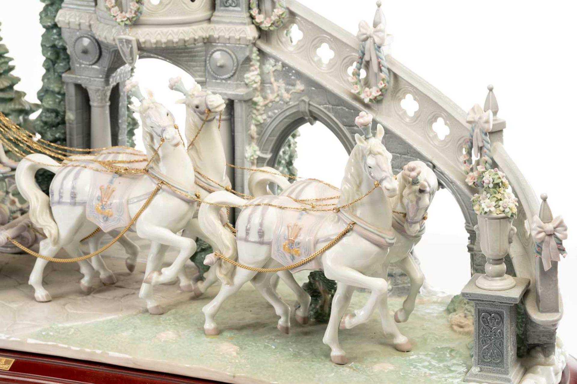 A large and impressive Lladro figure group, 'Cinderella's Arrival' No 263 (edition of 1,500?) - Bild 14 aus 18