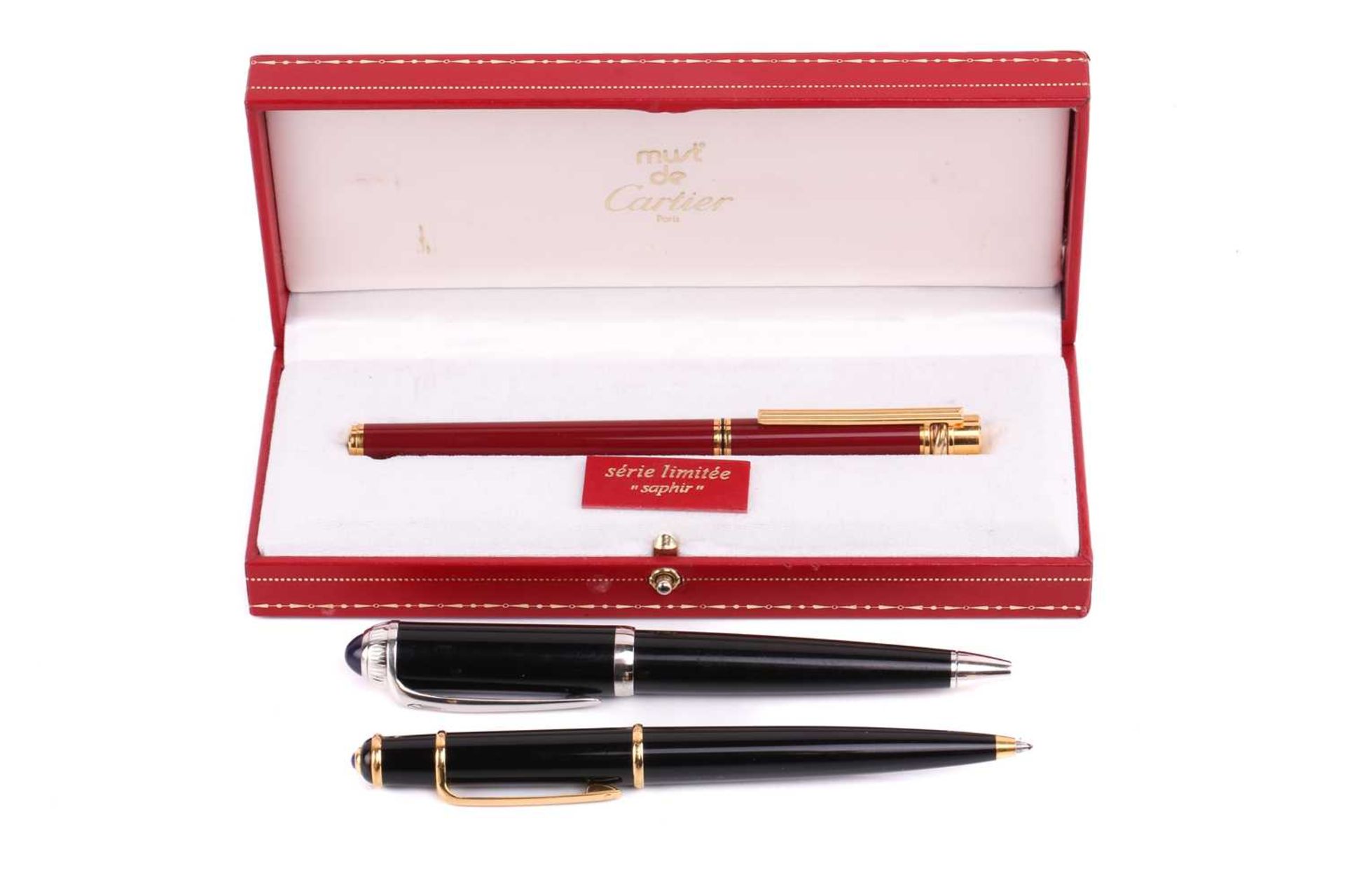Must de Cartier - A 'Saphir' fountain pen, boxed together with a Cartier ballpoint pen and another
