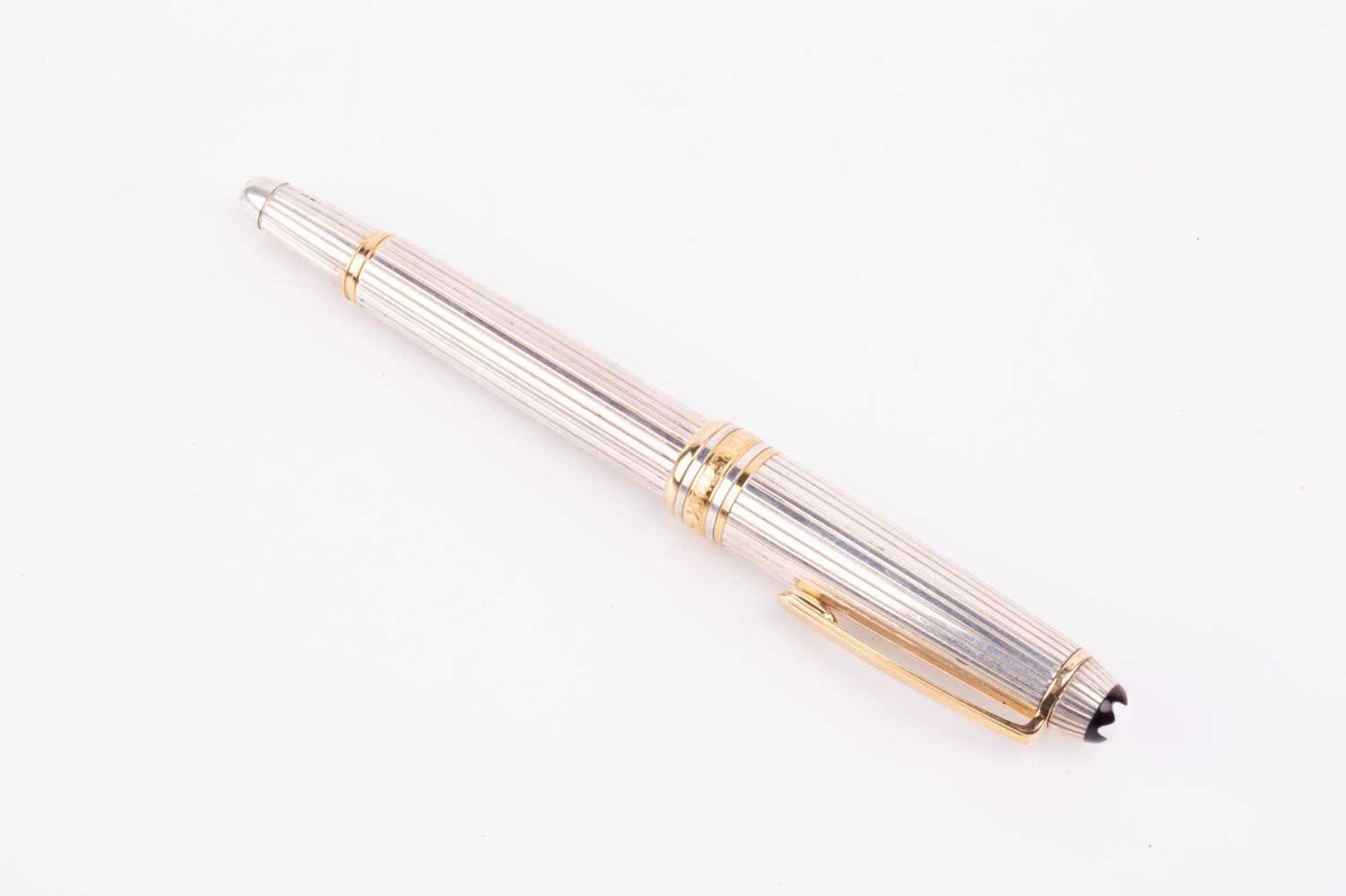 Montblanc Meisterstück silver fountain pen with gold-tone hardware, emblem inlaid into pull-off - Image 2 of 7