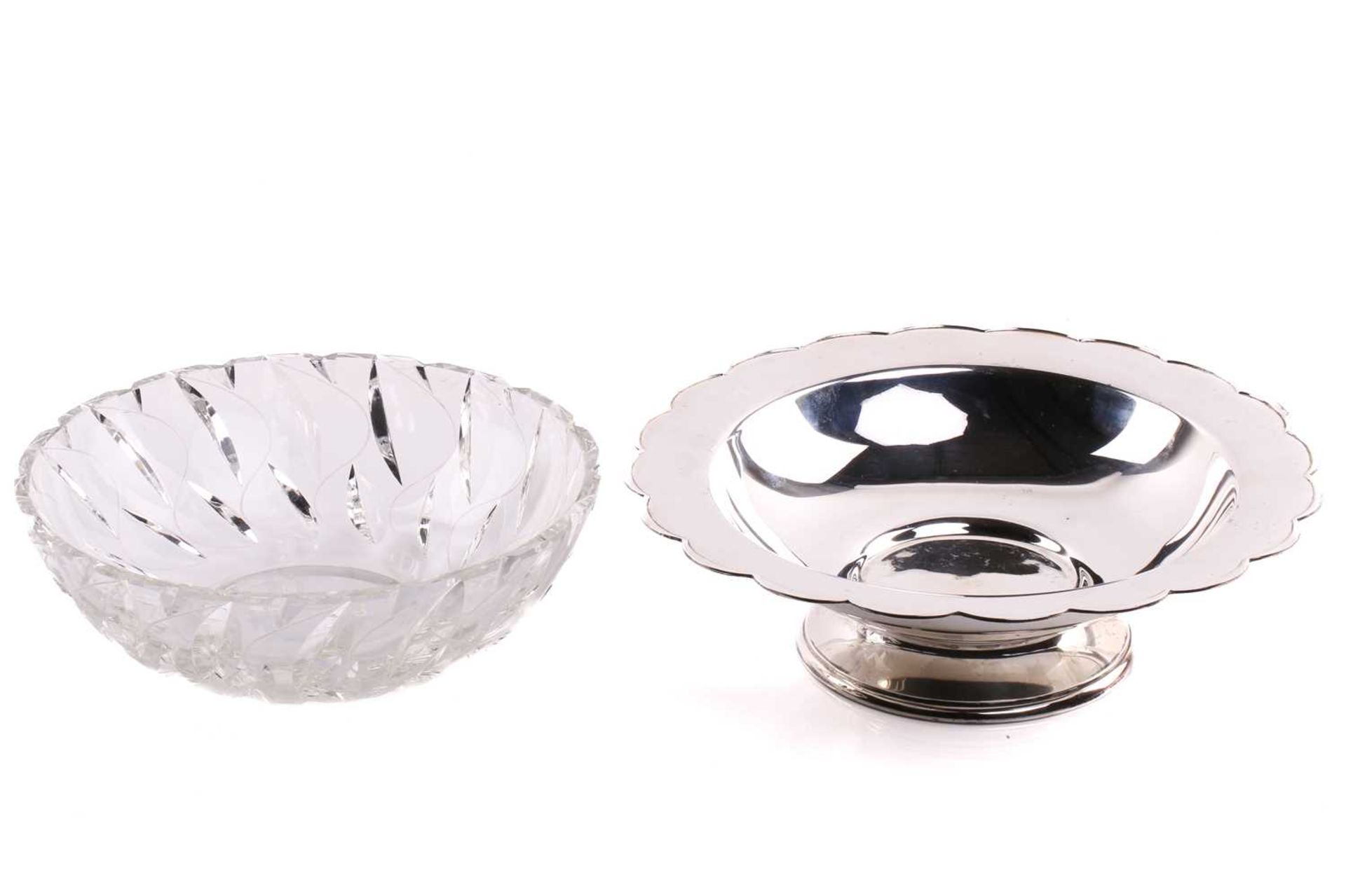 A silver fruit bowl, circular with scalloped border and depressed centre, on circular skirt foot. - Image 2 of 5