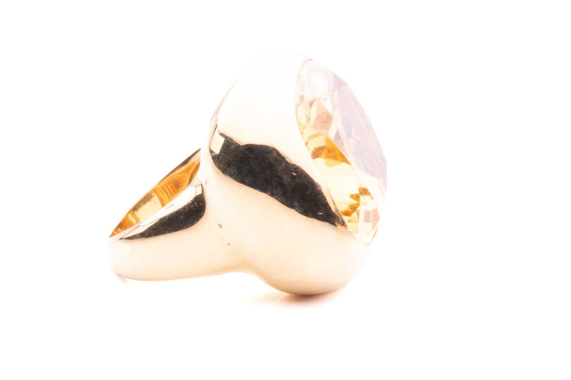 A large citrine cocktail ring, presenting a cushion-shaped light orangey-yellow citrine of 22.2 x - Image 3 of 6