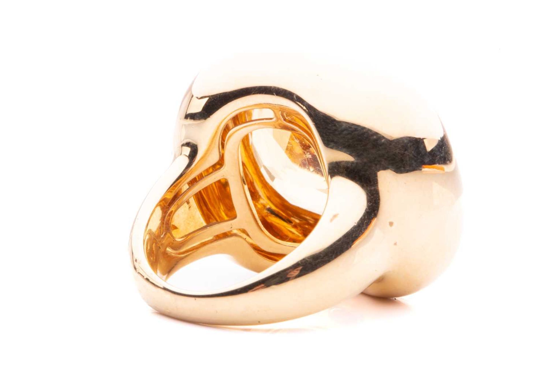A large citrine cocktail ring, presenting a cushion-shaped light orangey-yellow citrine of 22.2 x - Image 5 of 6