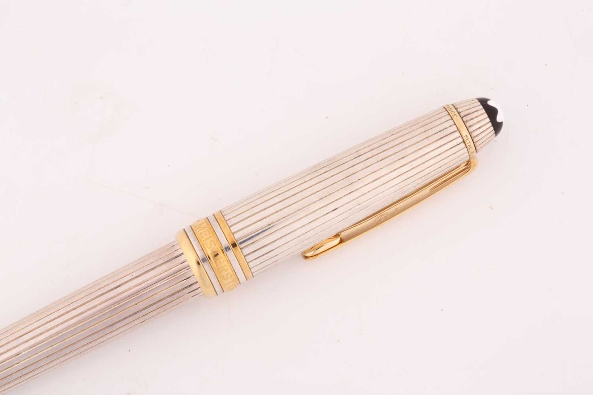 Montblanc Meisterstück silver fountain pen with gold-tone hardware, emblem inlaid into pull-off - Image 4 of 7