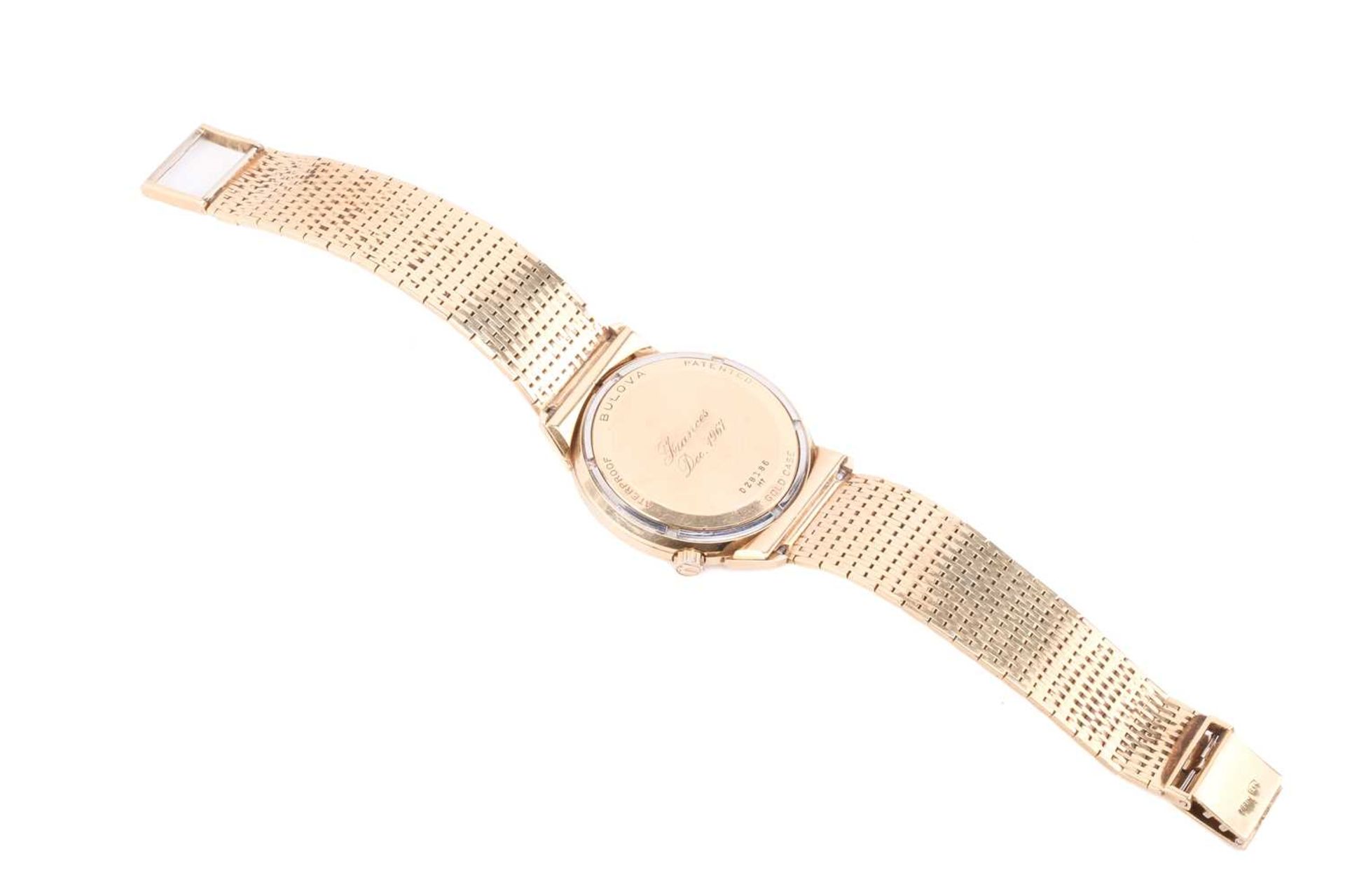 An 18ct gold Bulova Accutron wristwatch, the circular white face with gilt roman numerals and a date - Bild 5 aus 8