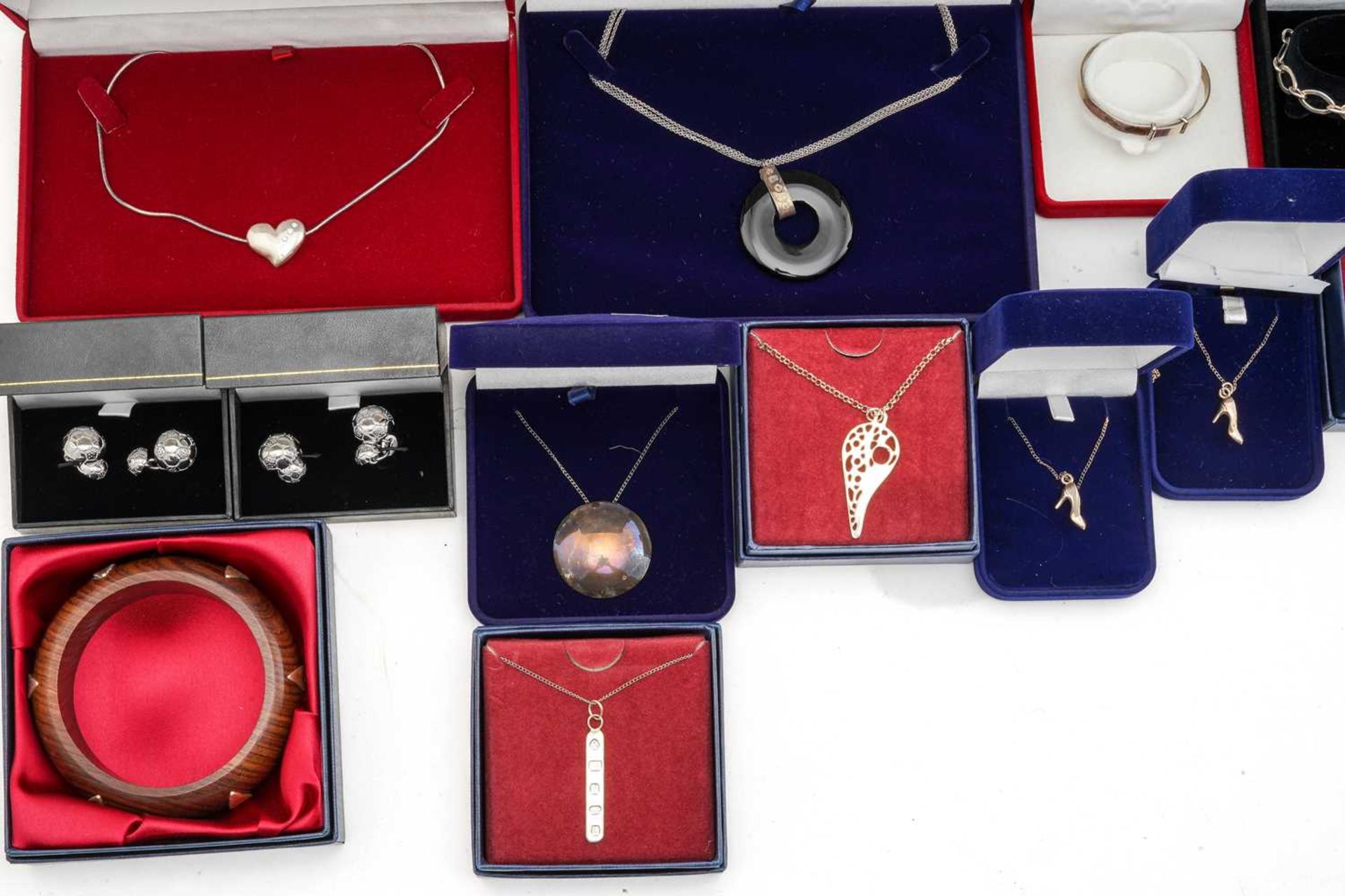 A collection of silver jewellery; including two heart pendants with diamond highlights on chains, - Image 5 of 19