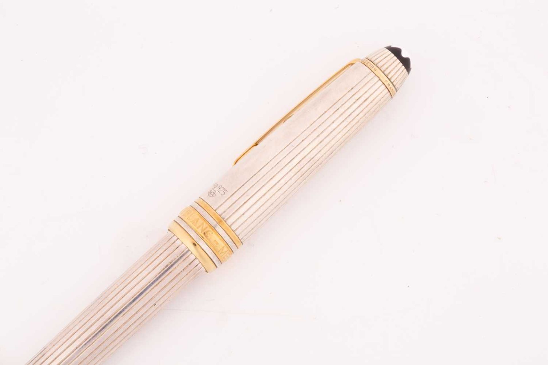 Montblanc Meisterstück silver fountain pen with gold-tone hardware, emblem inlaid into pull-off - Image 5 of 7