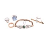 A small miscellaneous collection of jewellery, to include a 9ct yellow gold wedding band with