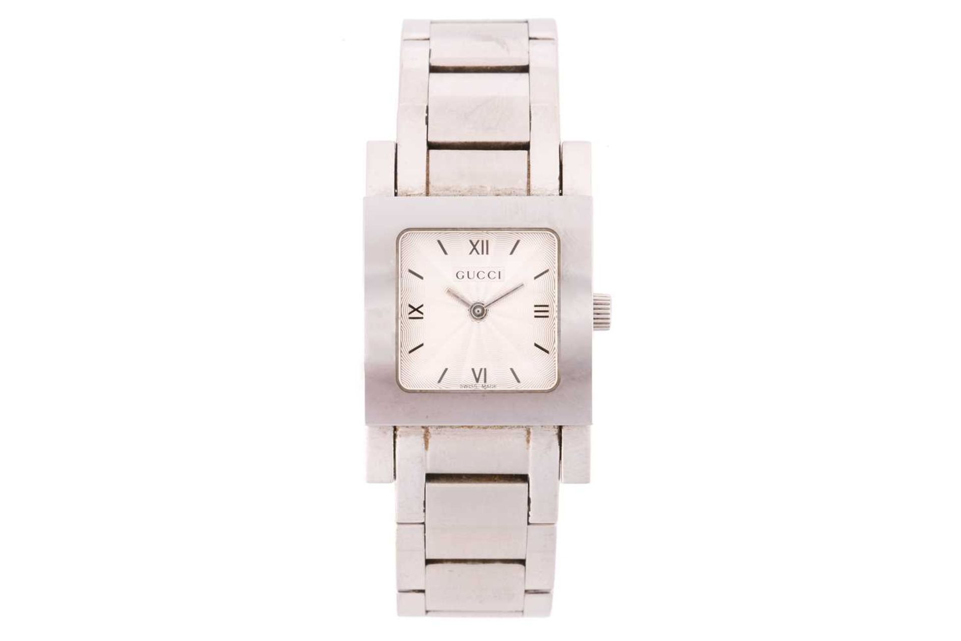 A Gucci ref. 7900L.1 ladies stainless steel wristwatch, the engine turned silvered dial with Roman