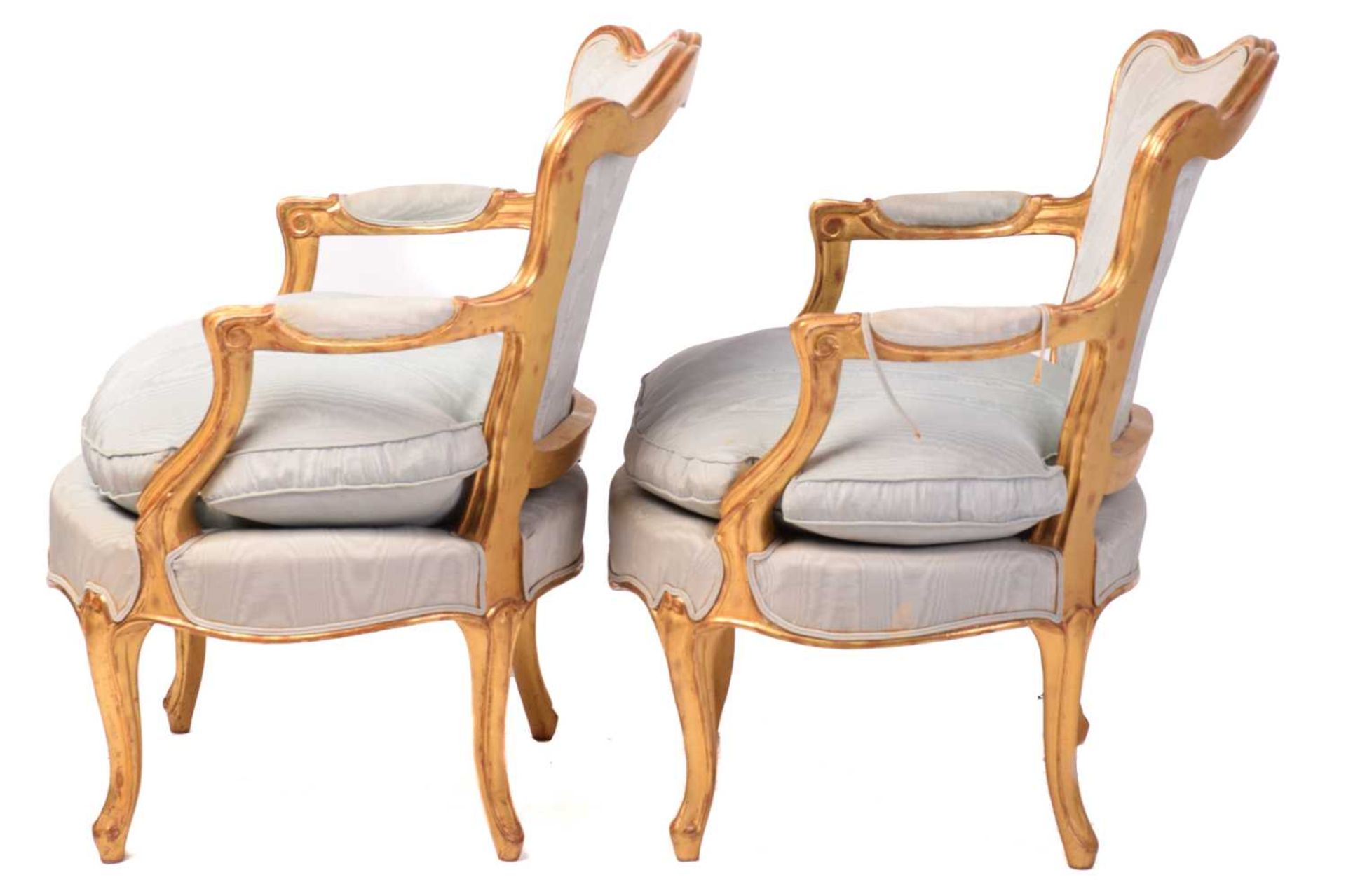 A pair of French Louis XV-style carved wood and gilt gesso fauteuils, 20th century with serpentine - Image 6 of 7