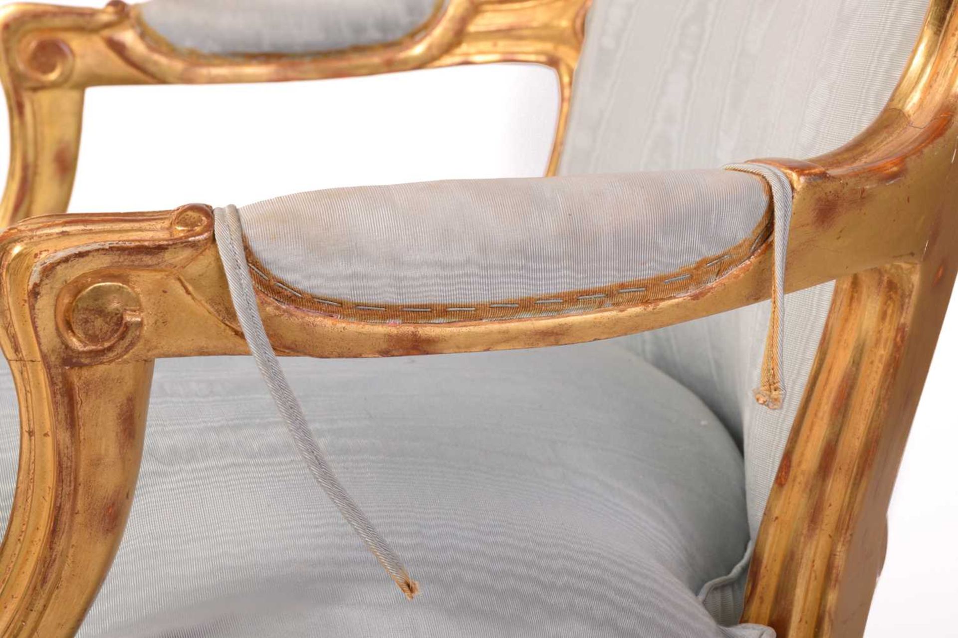 A pair of French Louis XV-style carved wood and gilt gesso fauteuils, 20th century with serpentine - Image 3 of 7