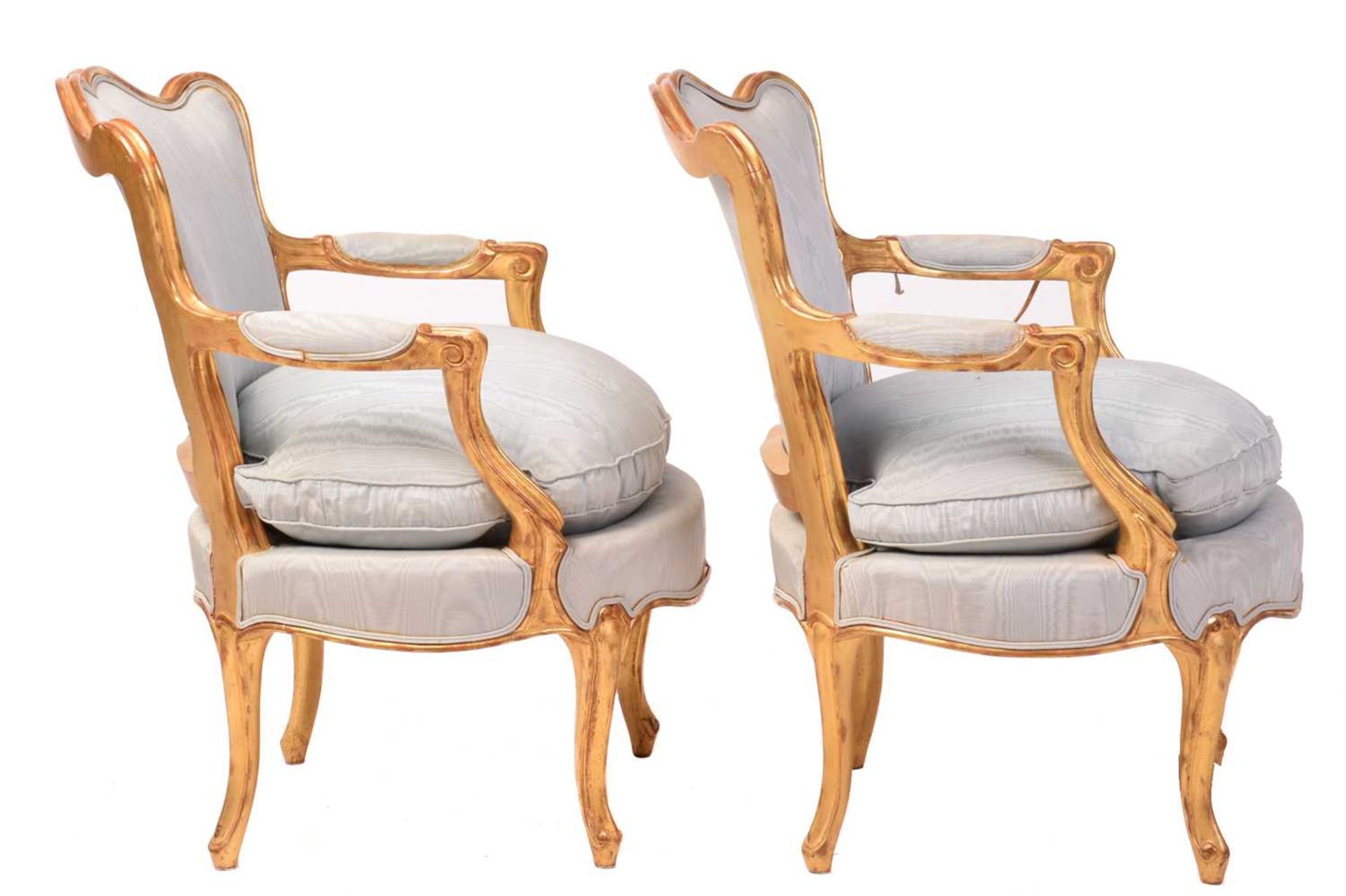 A pair of French Louis XV-style carved wood and gilt gesso fauteuils, 20th century with serpentine - Image 4 of 7