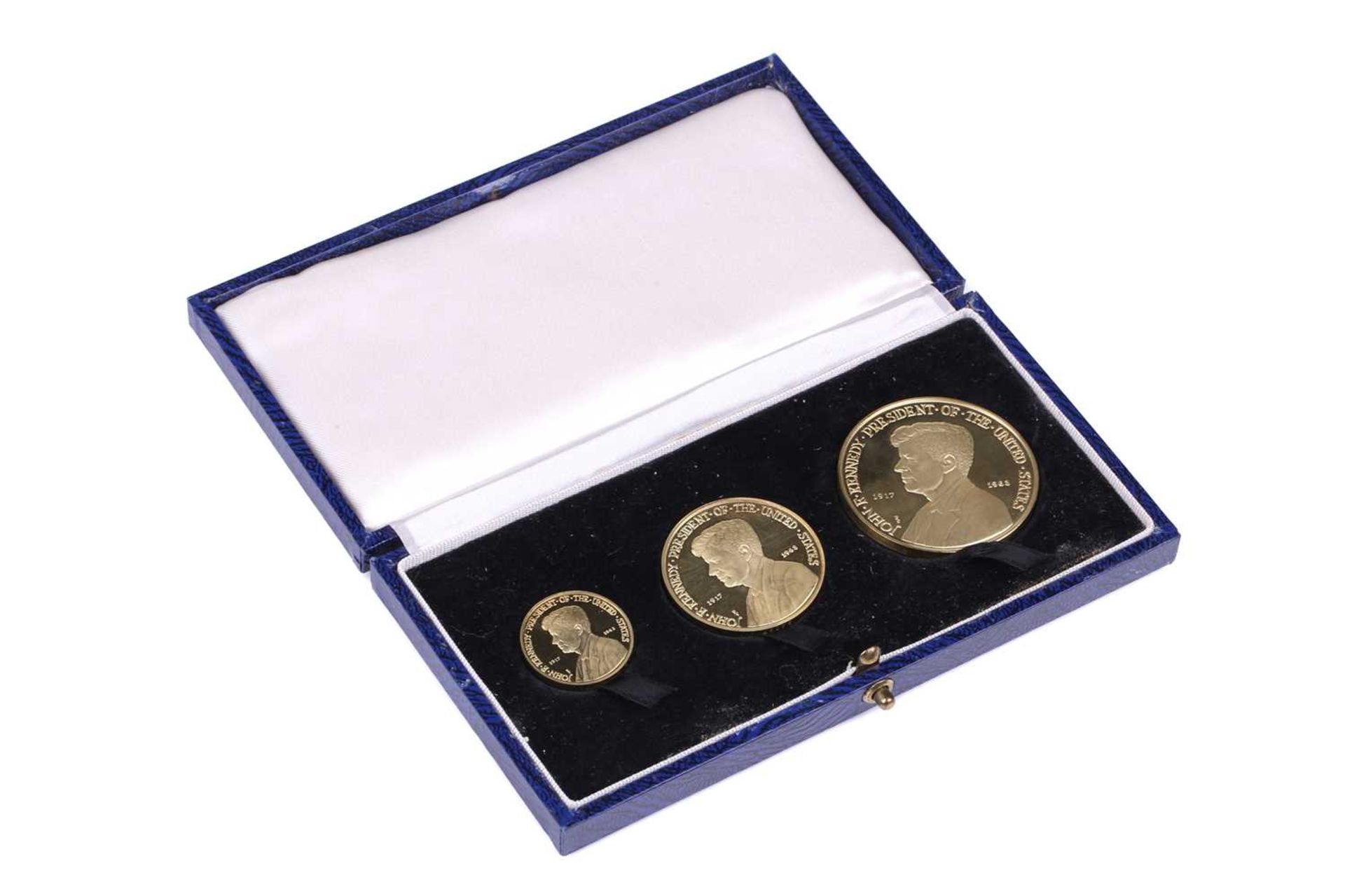 A President John F Kennedy memorial gold medal set, circa 1965, comprising three medals in 18ct - Image 4 of 7