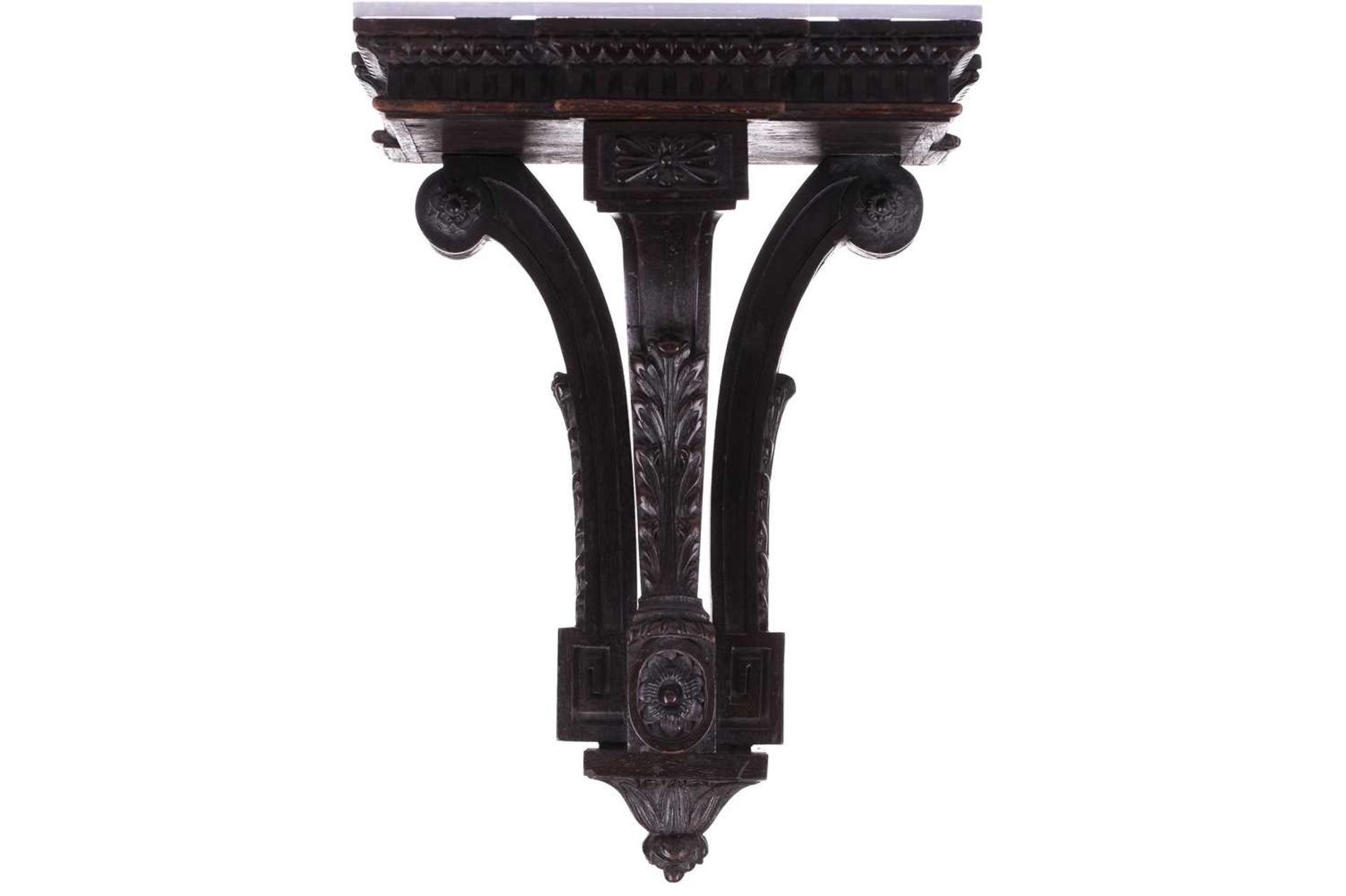 A George III mahogany (clock) bracket, with passion flower boss and acanthus supports 25 cm wide x - Bild 13 aus 13