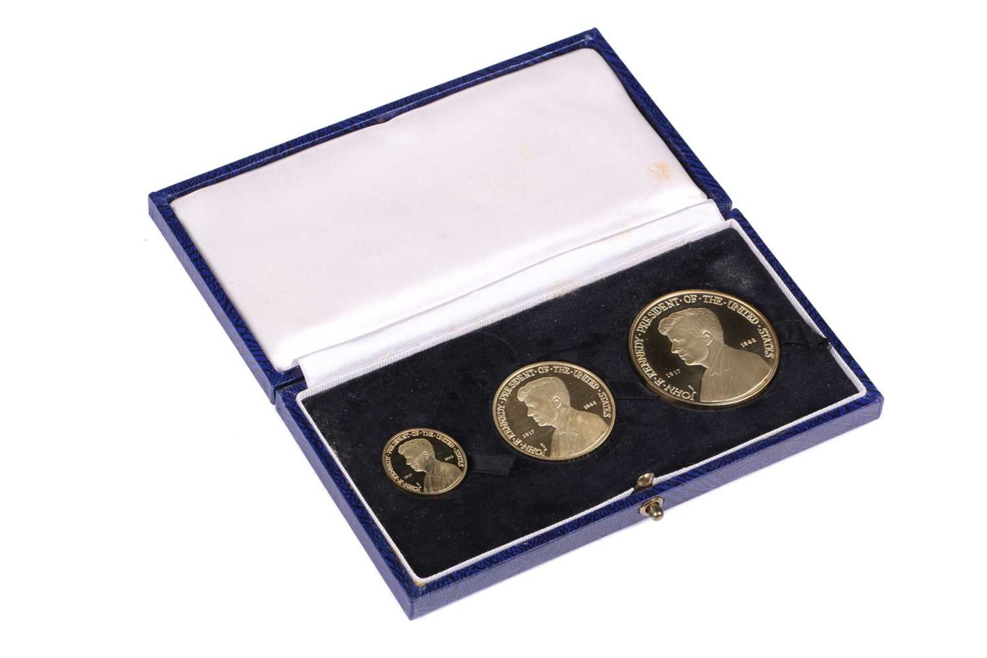 A President John F Kennedy memorial gold medal set, circa 1965, comprising three medals in 18ct - Image 4 of 6