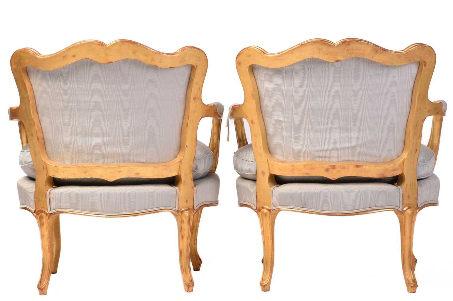 A pair of French Louis XV-style carved wood and gilt gesso fauteuils, 20th century with serpentine - Image 2 of 7