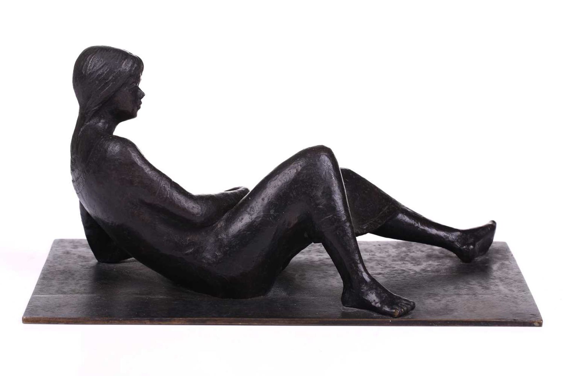 William Landles (1923-2016) Scottish, a bronze study of a reclining figure, on a rectangular base, - Bild 4 aus 8