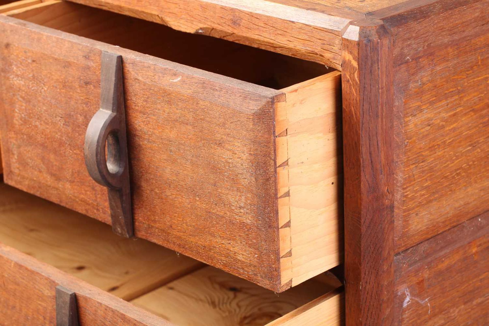 A Gordon Russell bedroom suite in English brown oak, c.1925, comprising: a dressing table with - Image 7 of 26