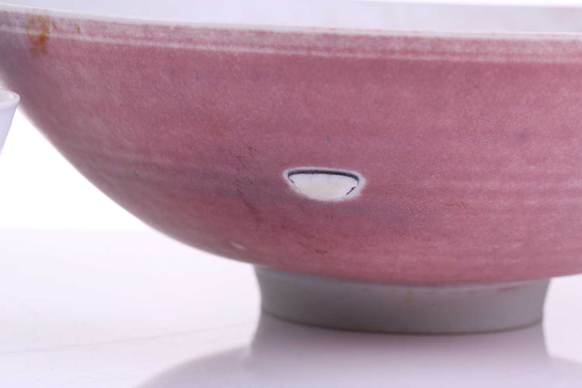 Mary Rich (1940-2022), a circular porcelain footed bowl, with red copper glaze, 8.5 cm high x 26.5 - Bild 5 aus 15