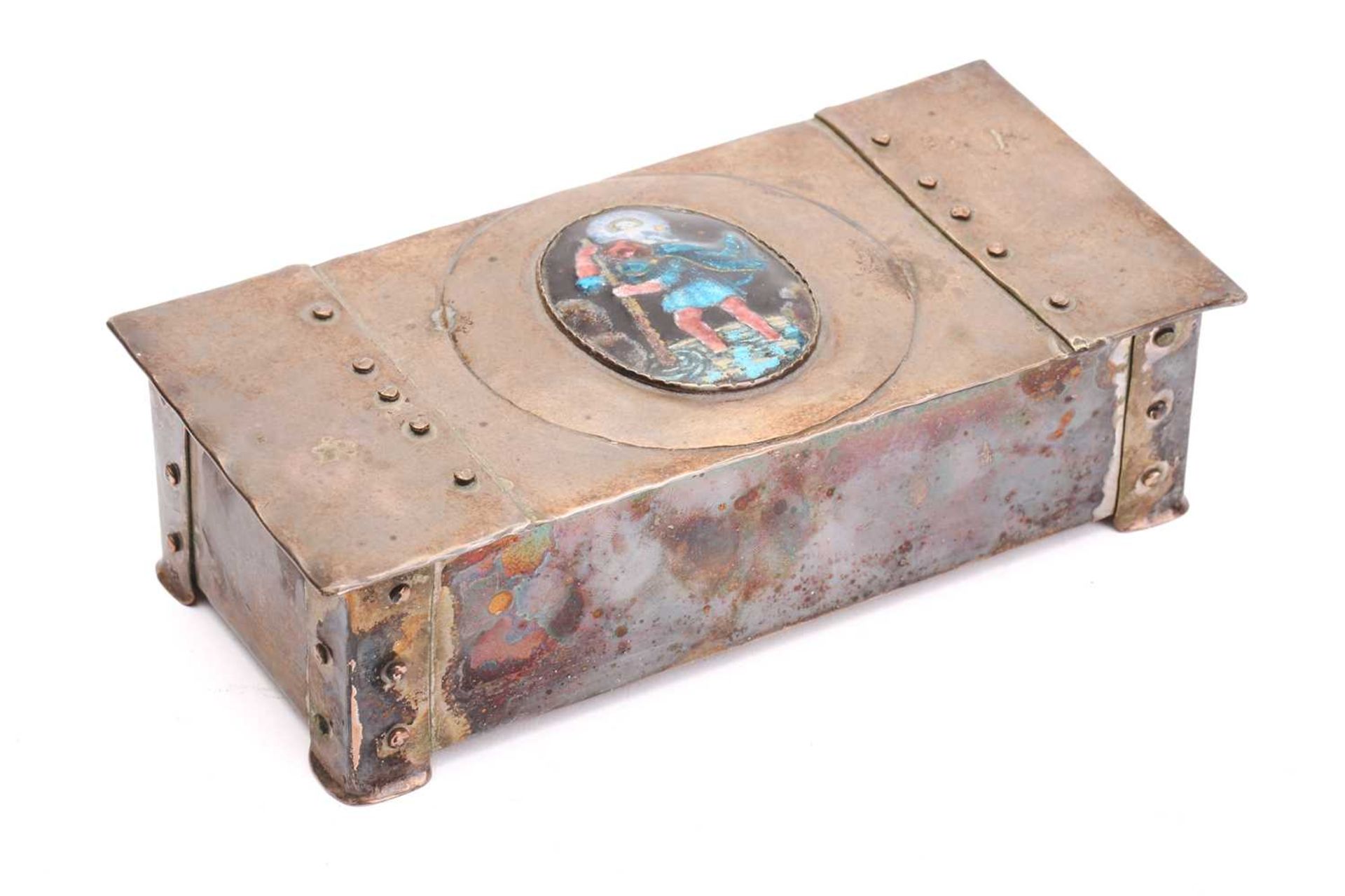 An Arts & Crafts hand-wrought silver on the copper rectangular cigarette box, early 20th century,