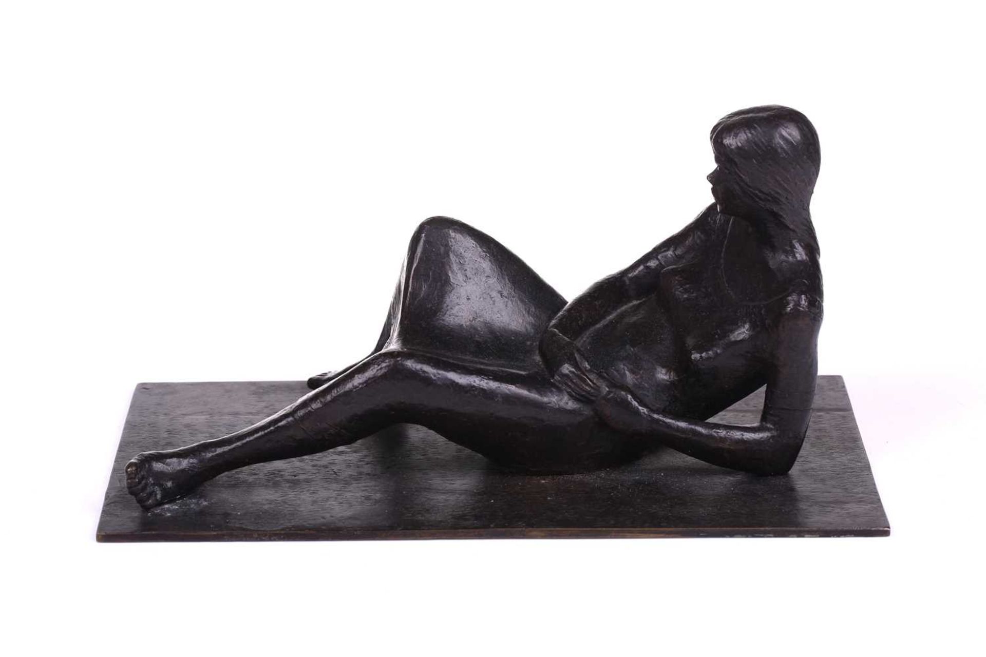 William Landles (1923-2016) Scottish, a bronze study of a reclining figure, on a rectangular base, - Bild 2 aus 8