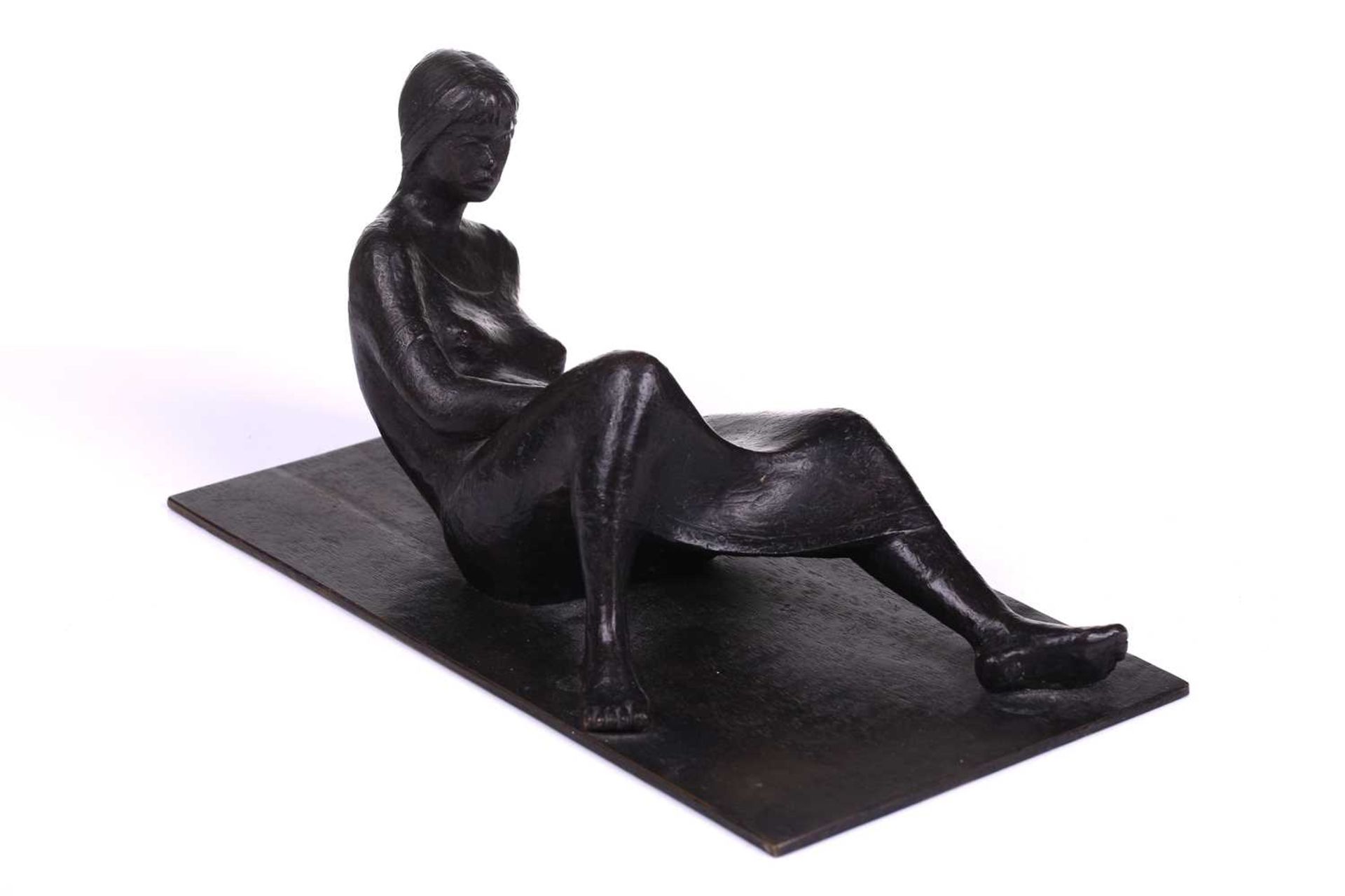 William Landles (1923-2016) Scottish, a bronze study of a reclining figure, on a rectangular base, - Bild 3 aus 8
