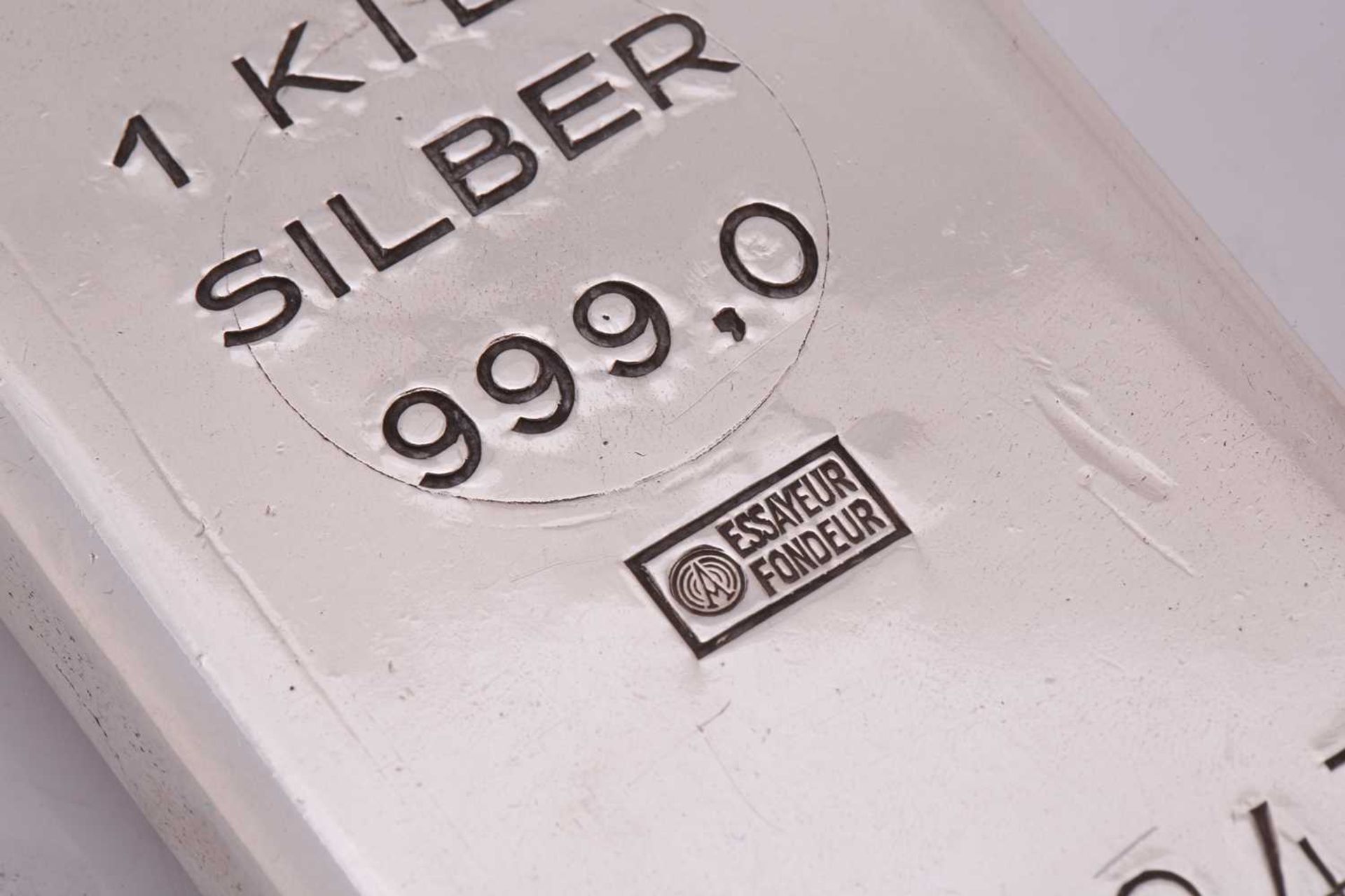 A 1 kilo silver bullion bar. The rounded rectangular bar struck in 0.999 fineness and stamped 'Argor - Image 4 of 4