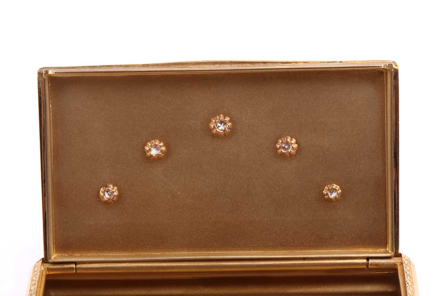 A floral snuffbox set with diamonds, of rectangular form with rounded corners, the cover, sides - Image 7 of 9