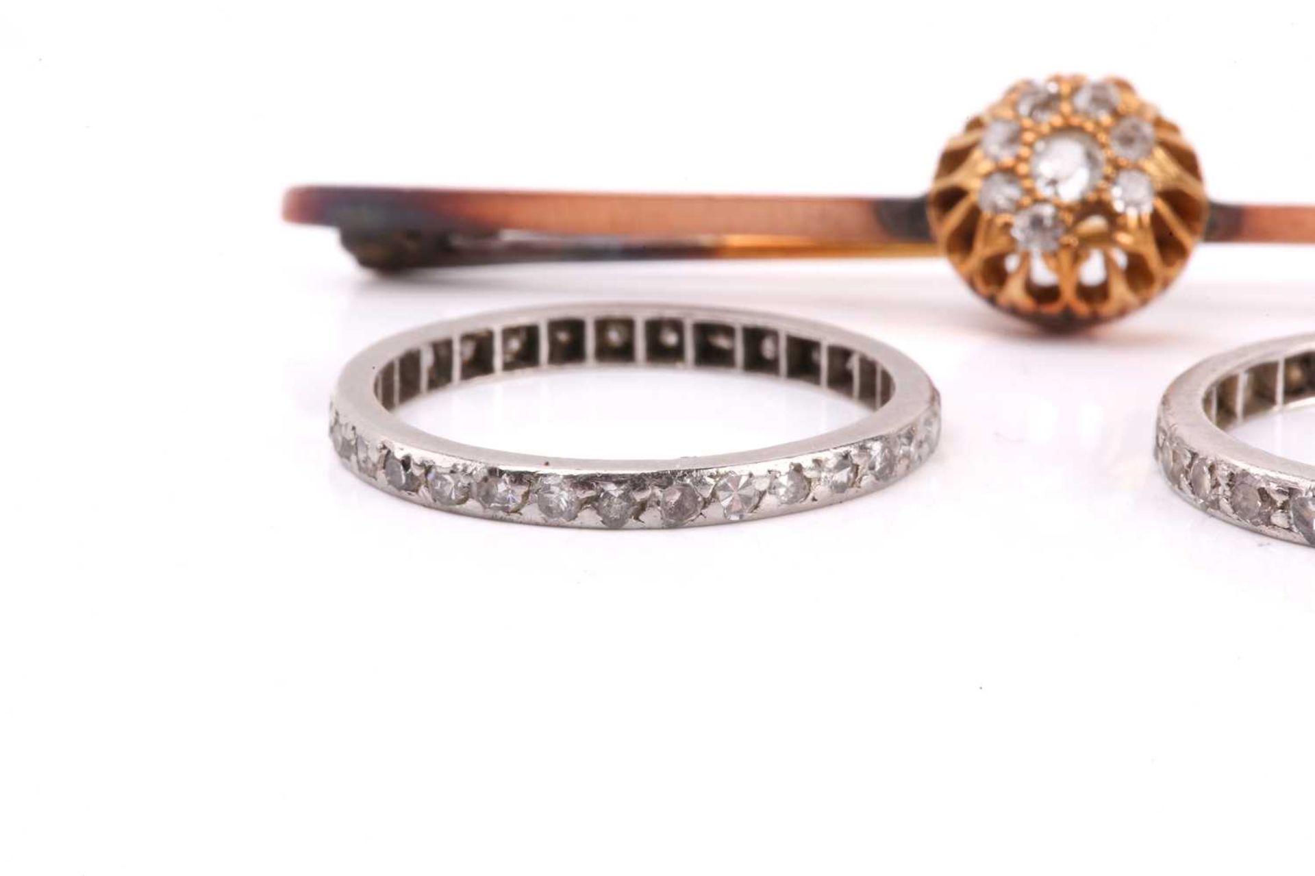 A diamond cluster bar brooch together with two diamond eternity rings. The brooch set with a cluster - Image 4 of 6