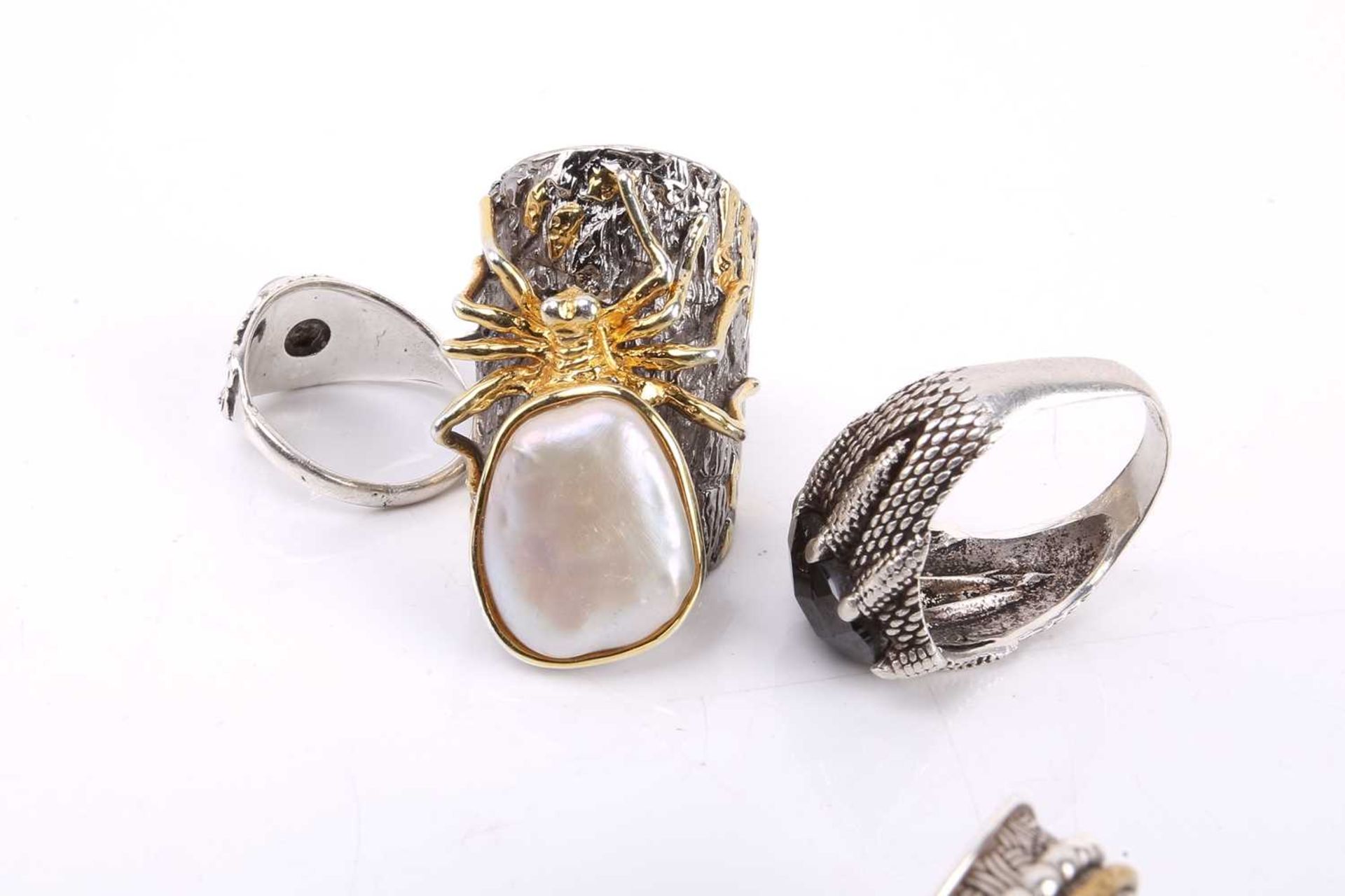 A collection of mixed white metal jewellery, including examples of a silver hinged bracelet, half of - Image 2 of 10