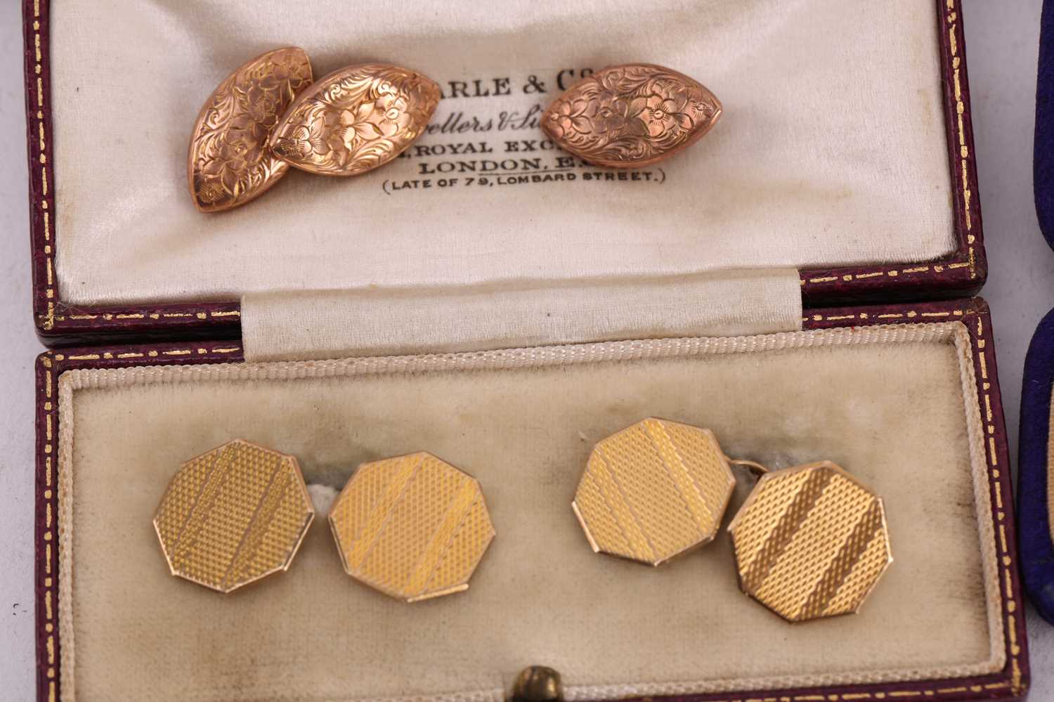 A group of miscellaneous jewellery items including a pair of 9 carat gold cufflinks; the octagonal - Image 13 of 14