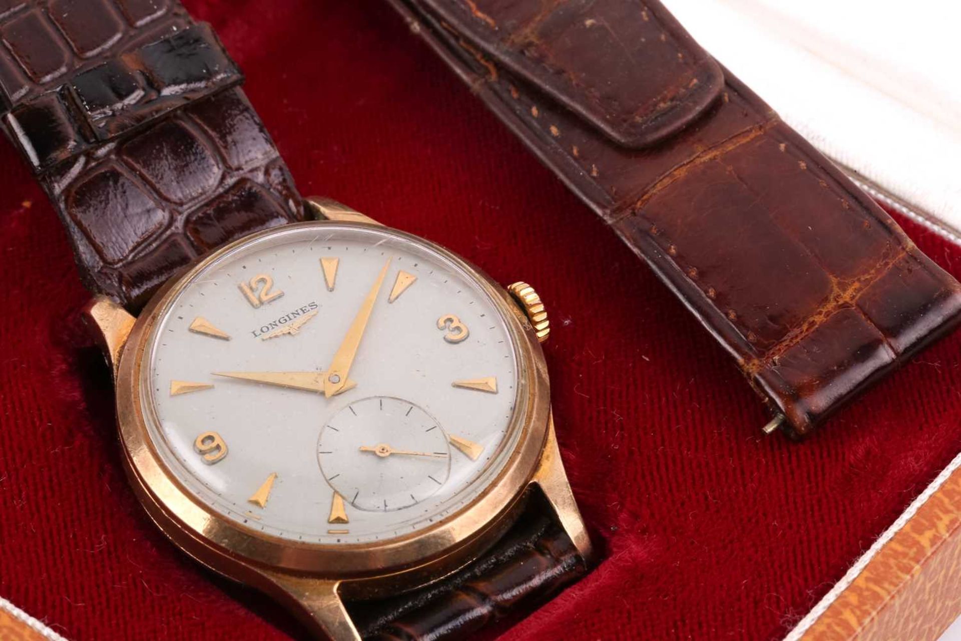 A Longines 9ct gold dress watch, featuring a Swiss-made hand-wound movement in a 9ct yellow gold - Image 10 of 12